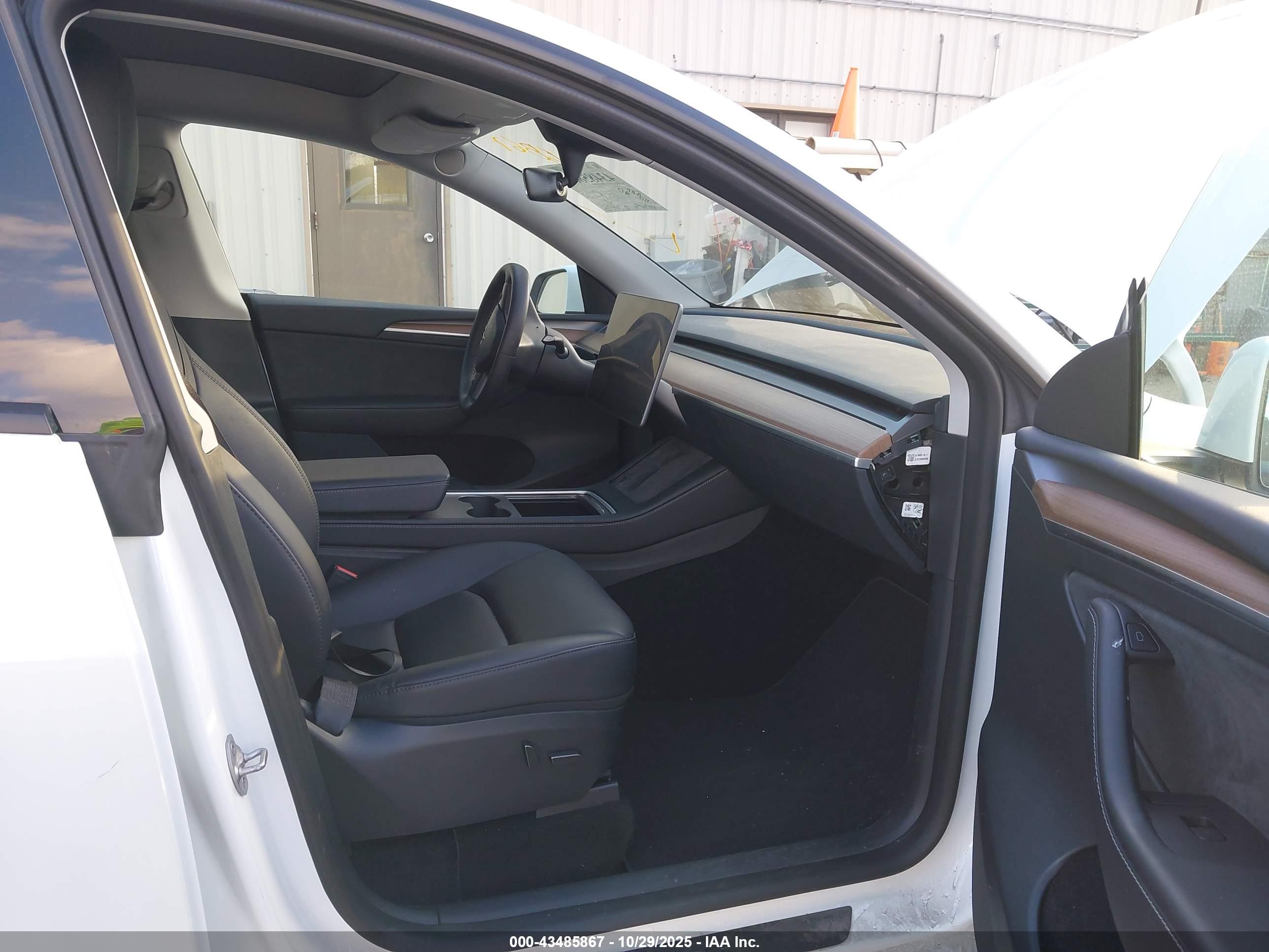 TESLA MODEL image 5