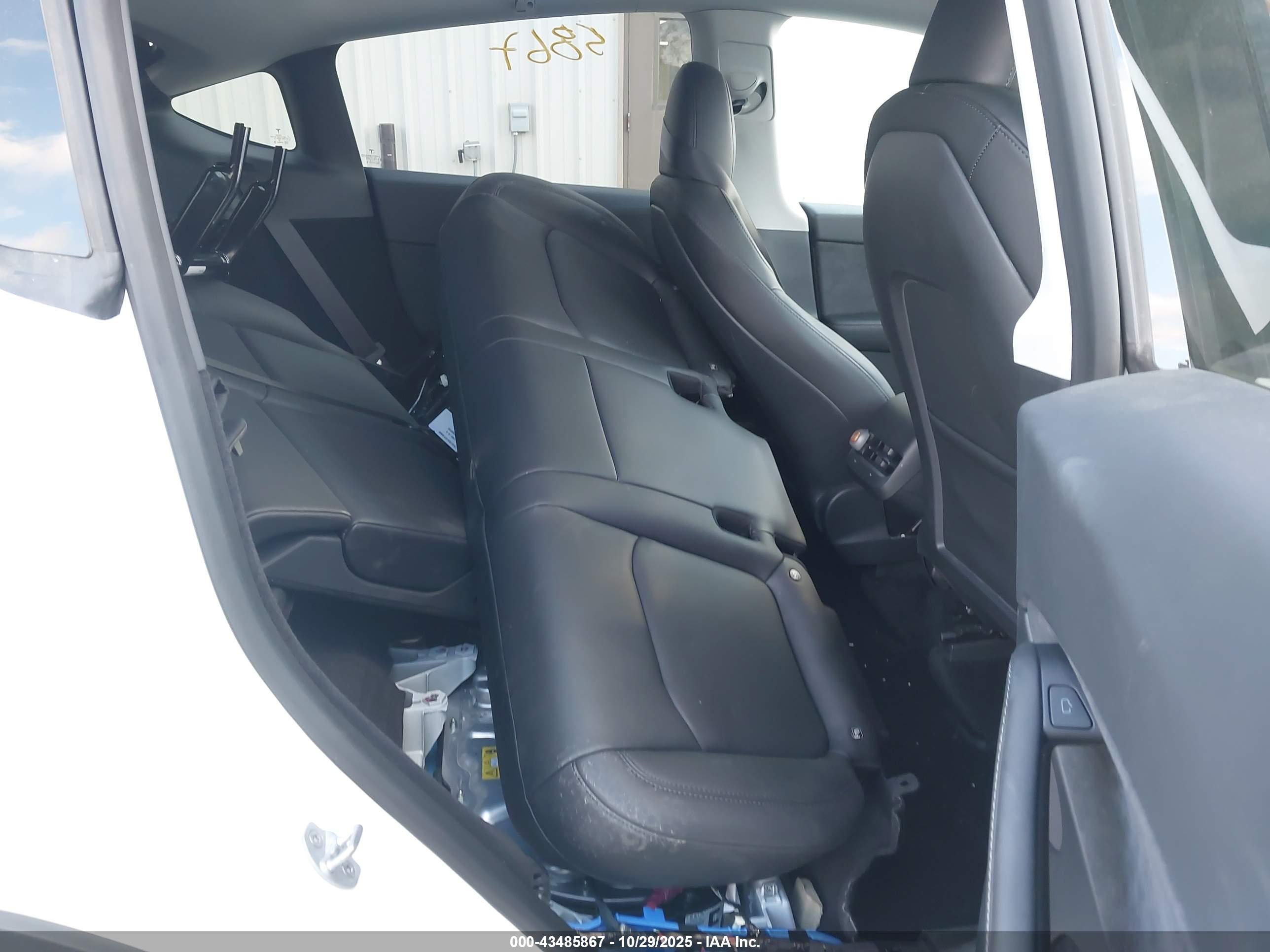 TESLA MODEL image 8