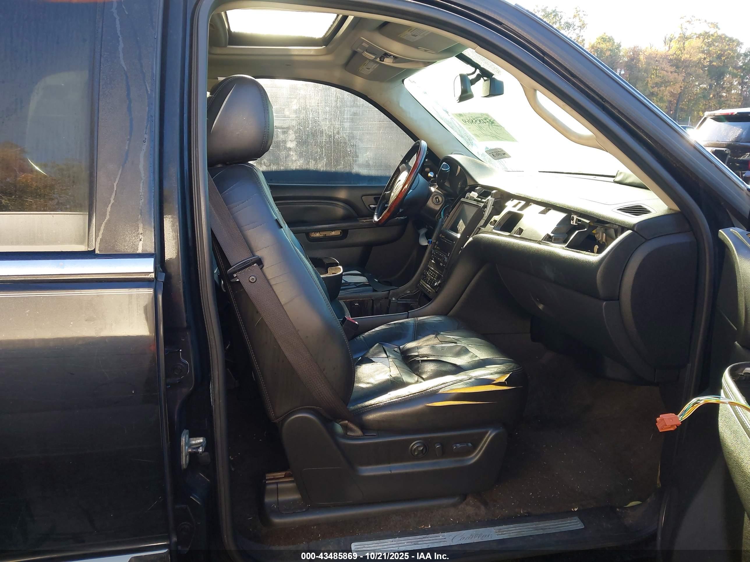 CADILLAC ESCALADE image 5