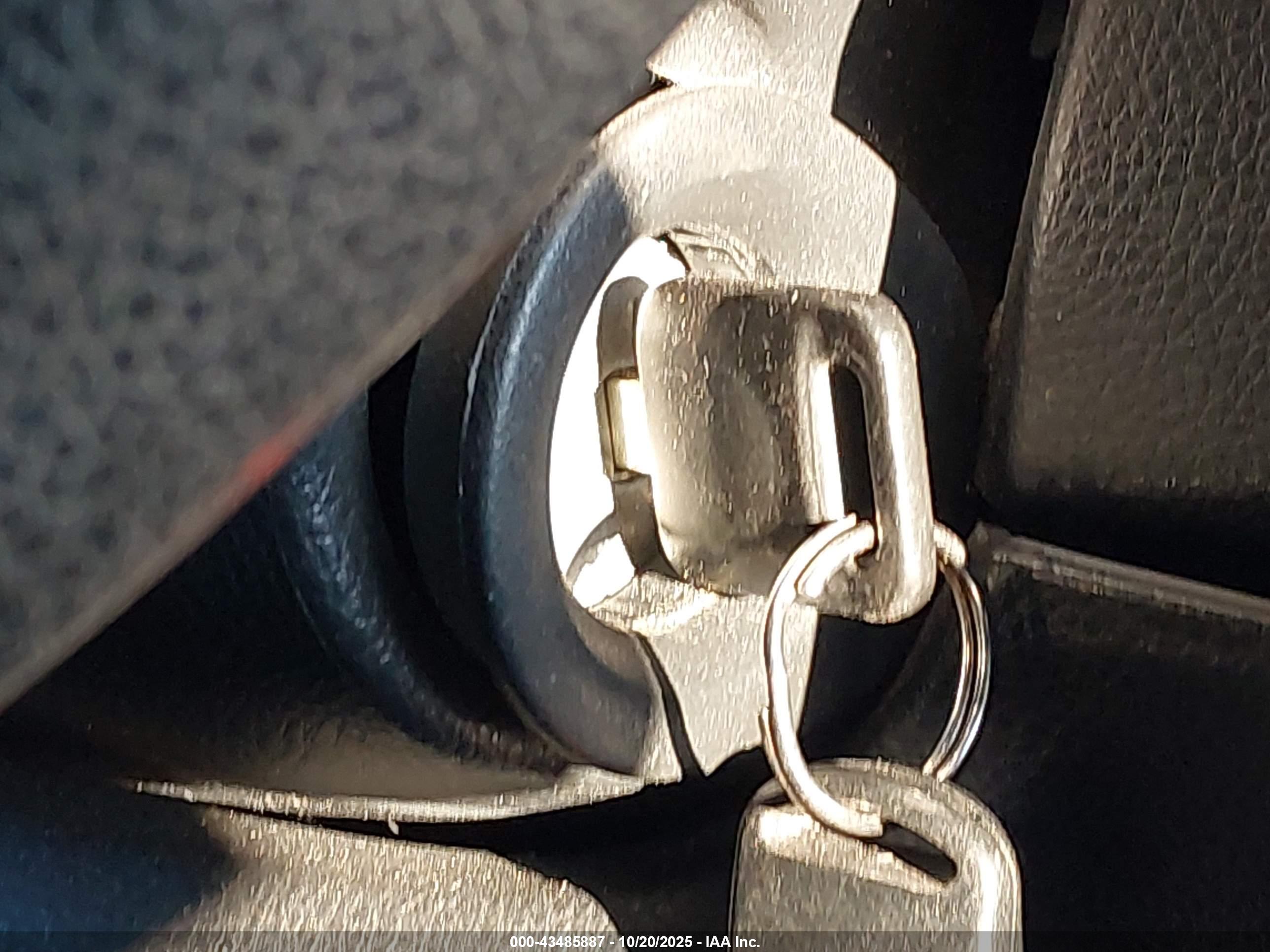 NISSAN VERSA image 11