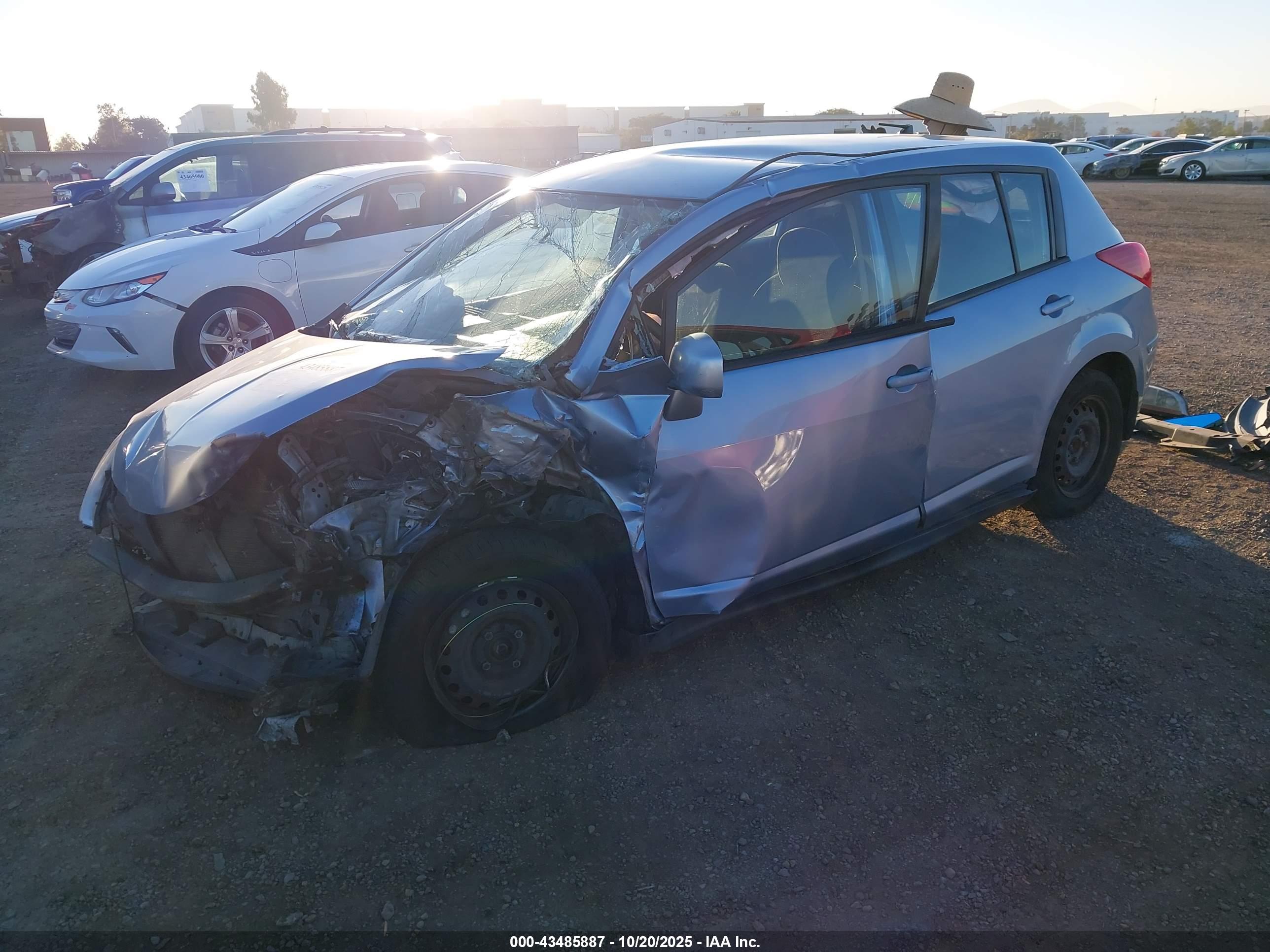NISSAN VERSA image 2