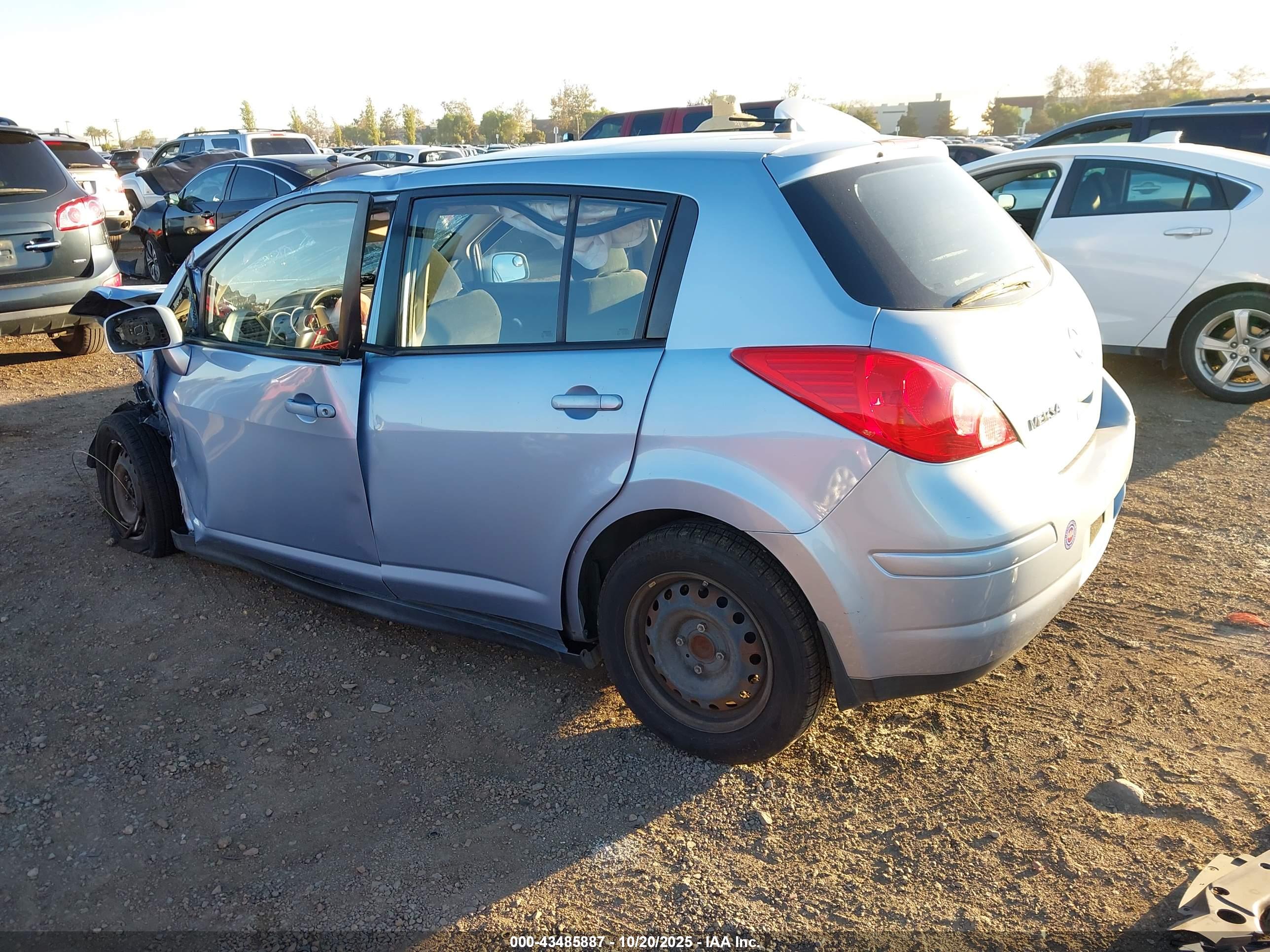 NISSAN VERSA image 3