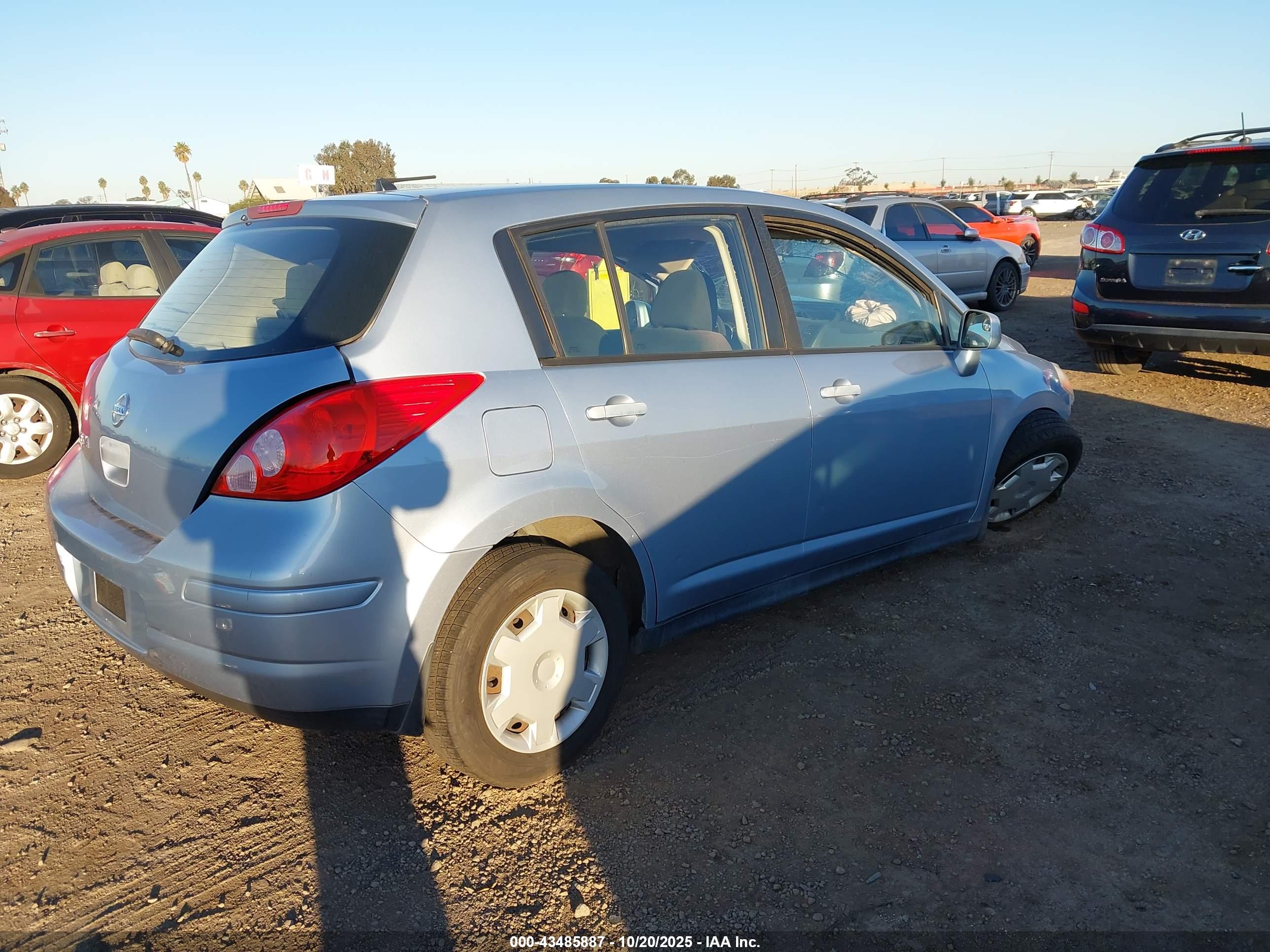 NISSAN VERSA image 4