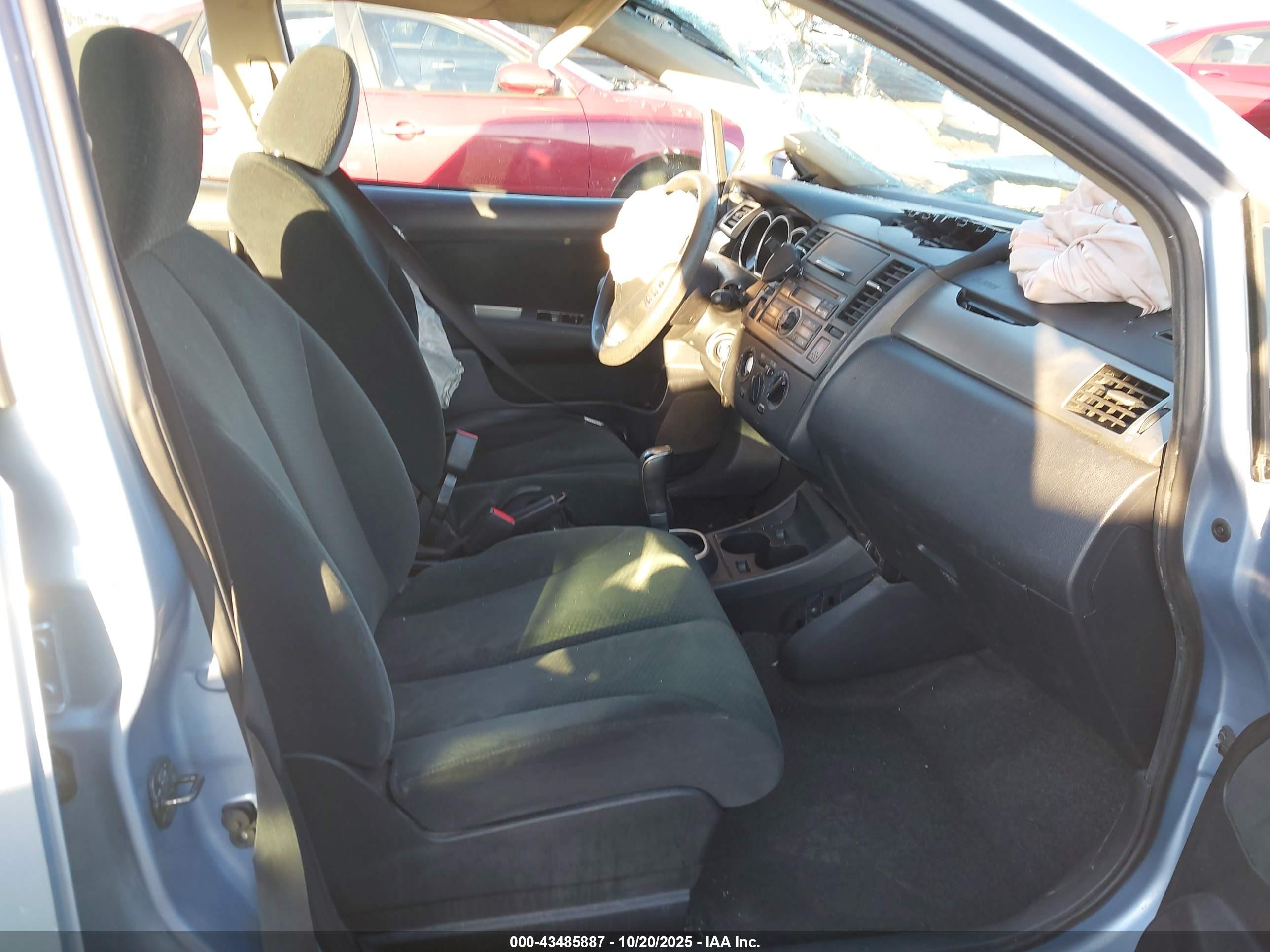 NISSAN VERSA image 5