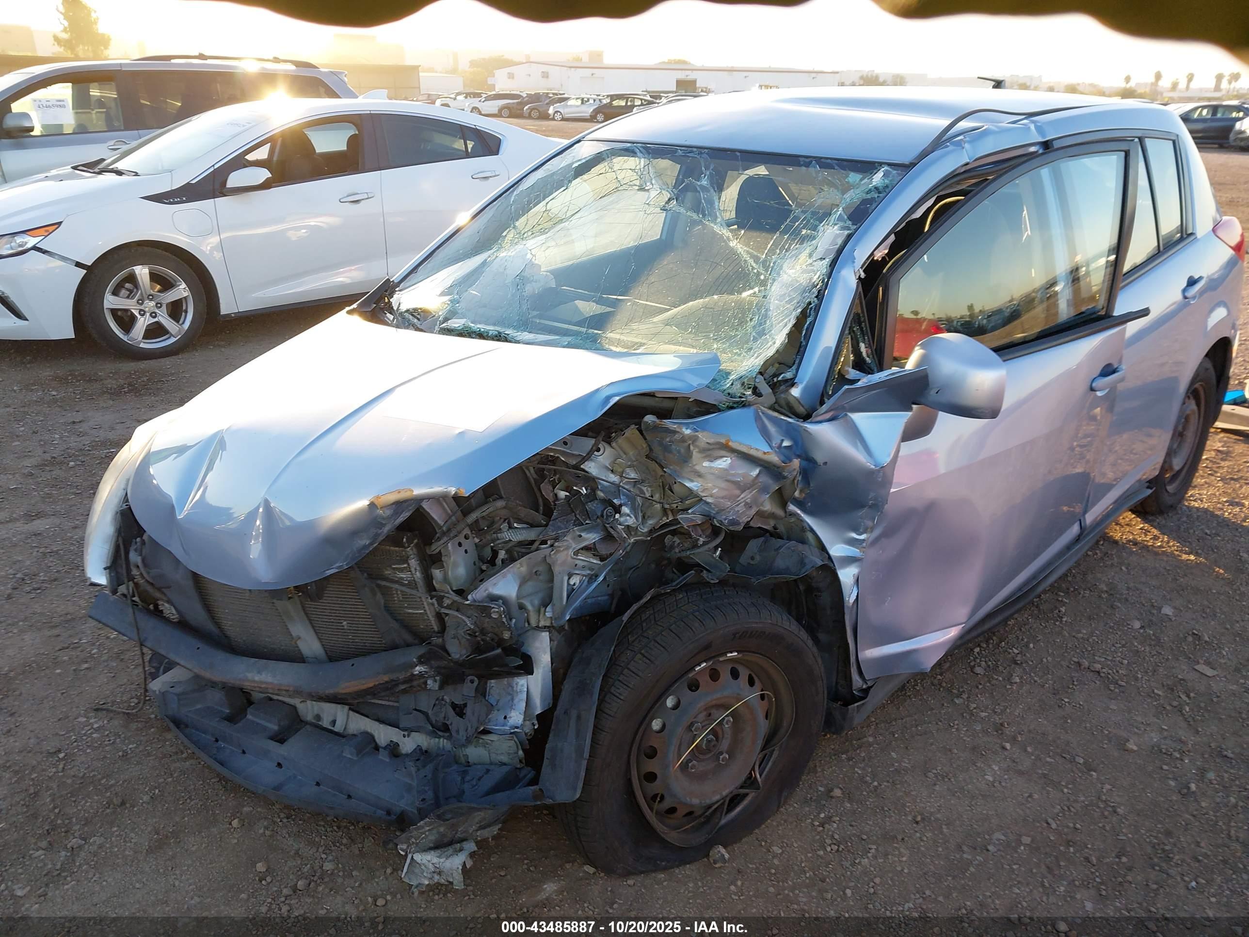 NISSAN VERSA image 6