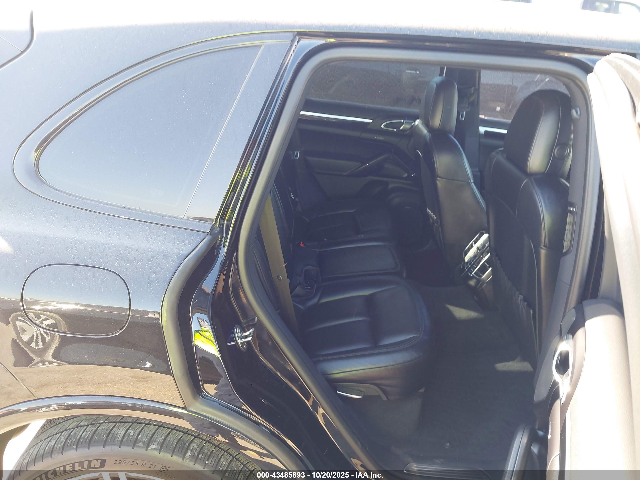 PORSCHE CAYENNE image 8