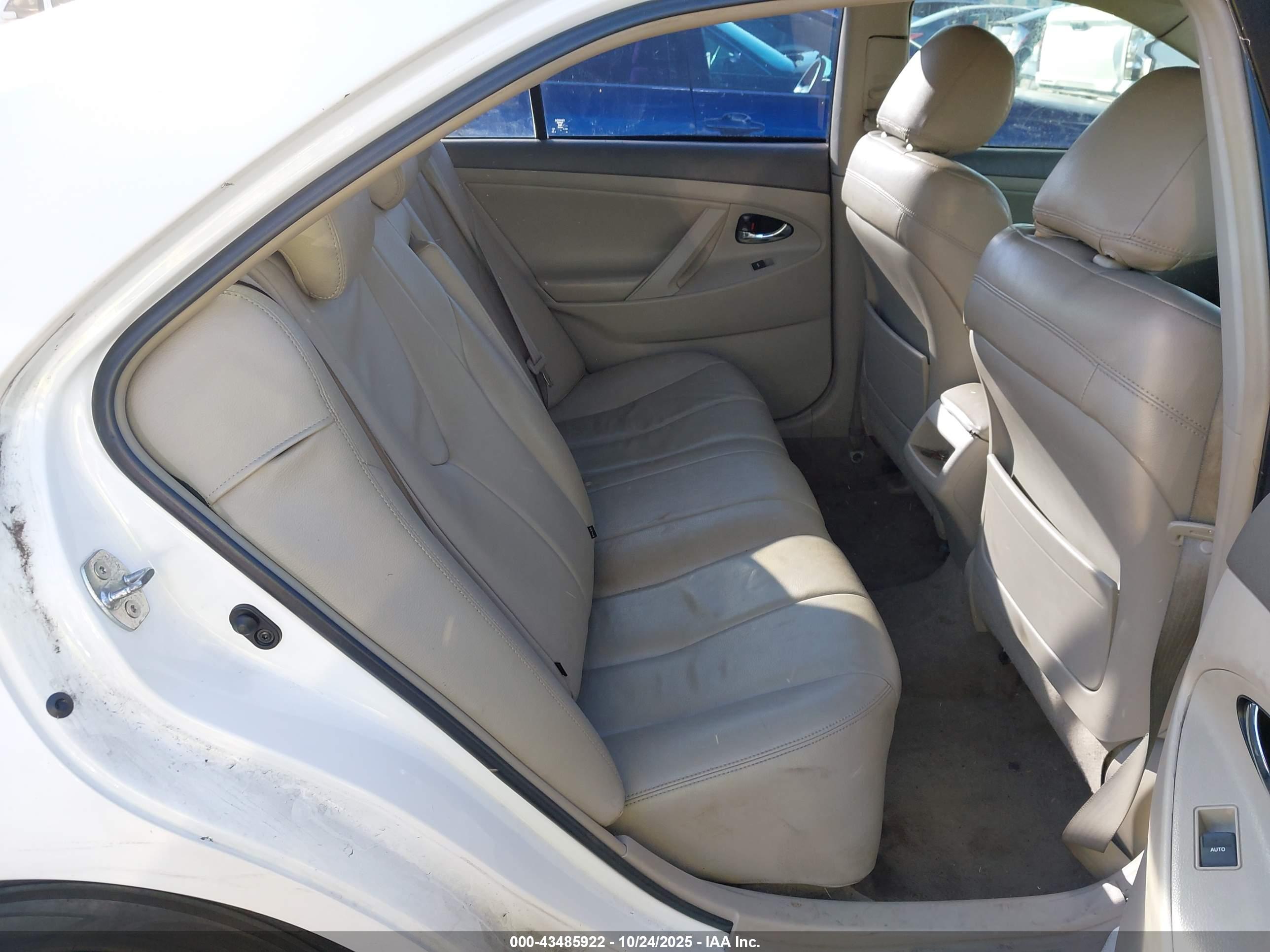 TOYOTA CAMRY image 8