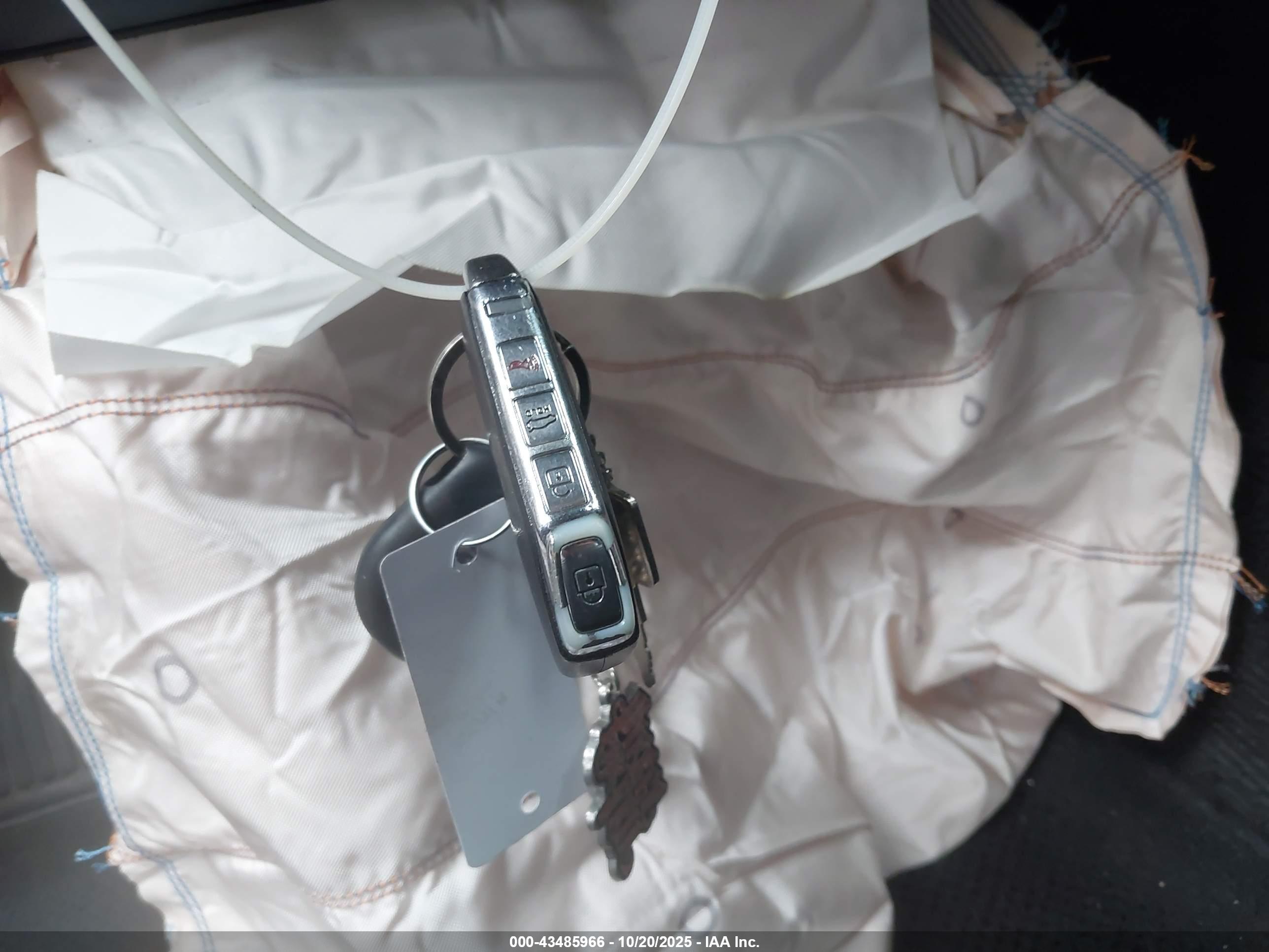 KIA K5 image 11