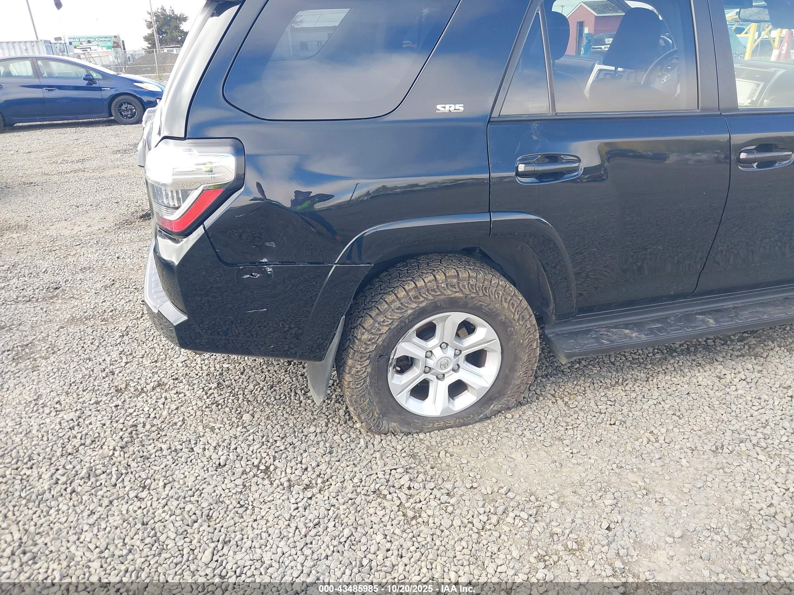 TOYOTA 4RUNNER image 6