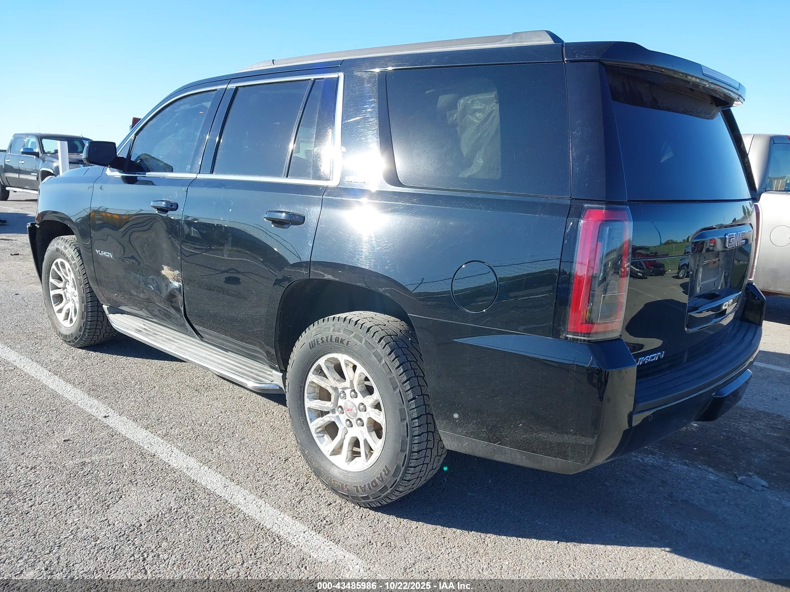 GMC YUKON image 3