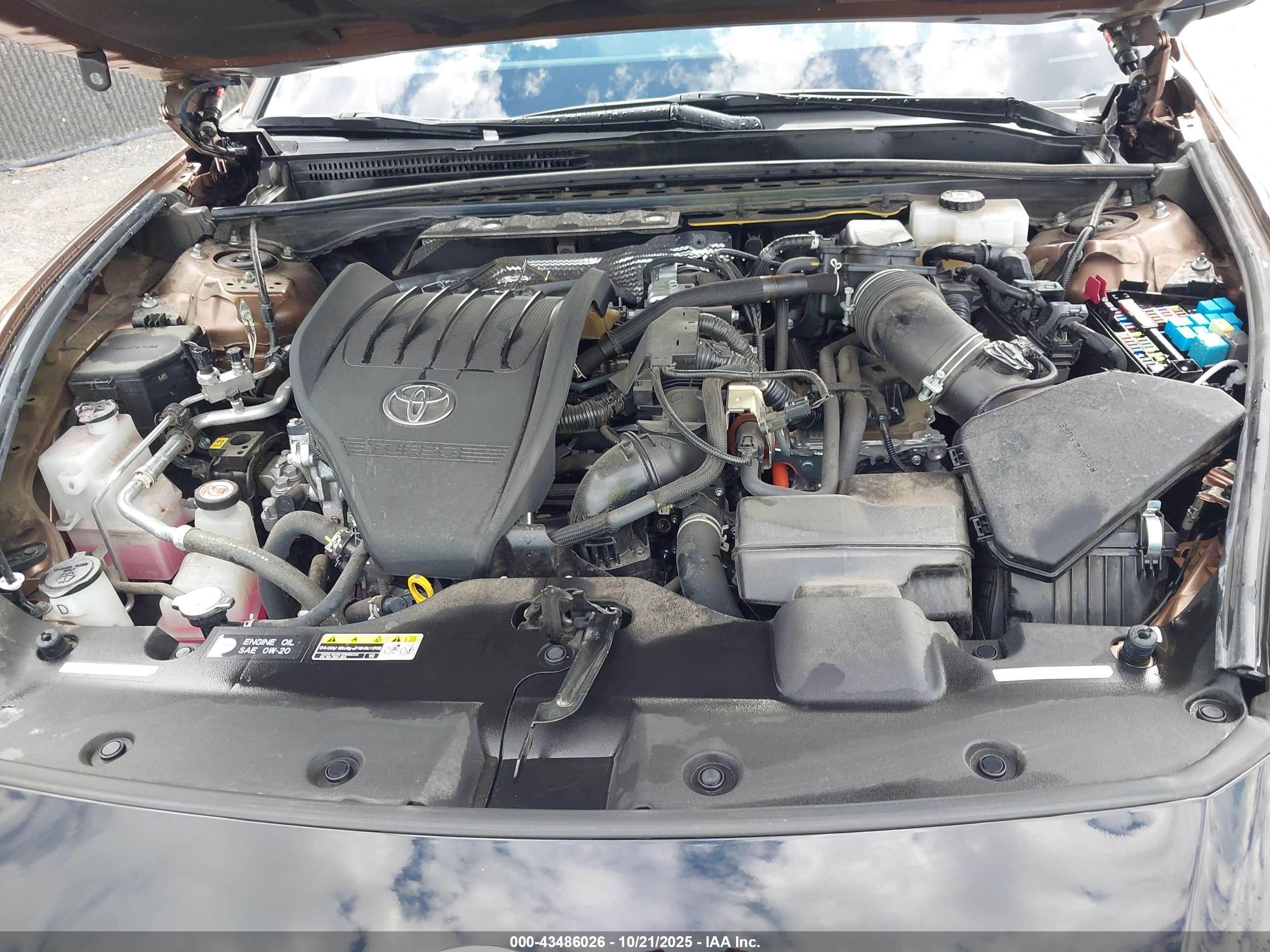 TOYOTA CROWN image 10