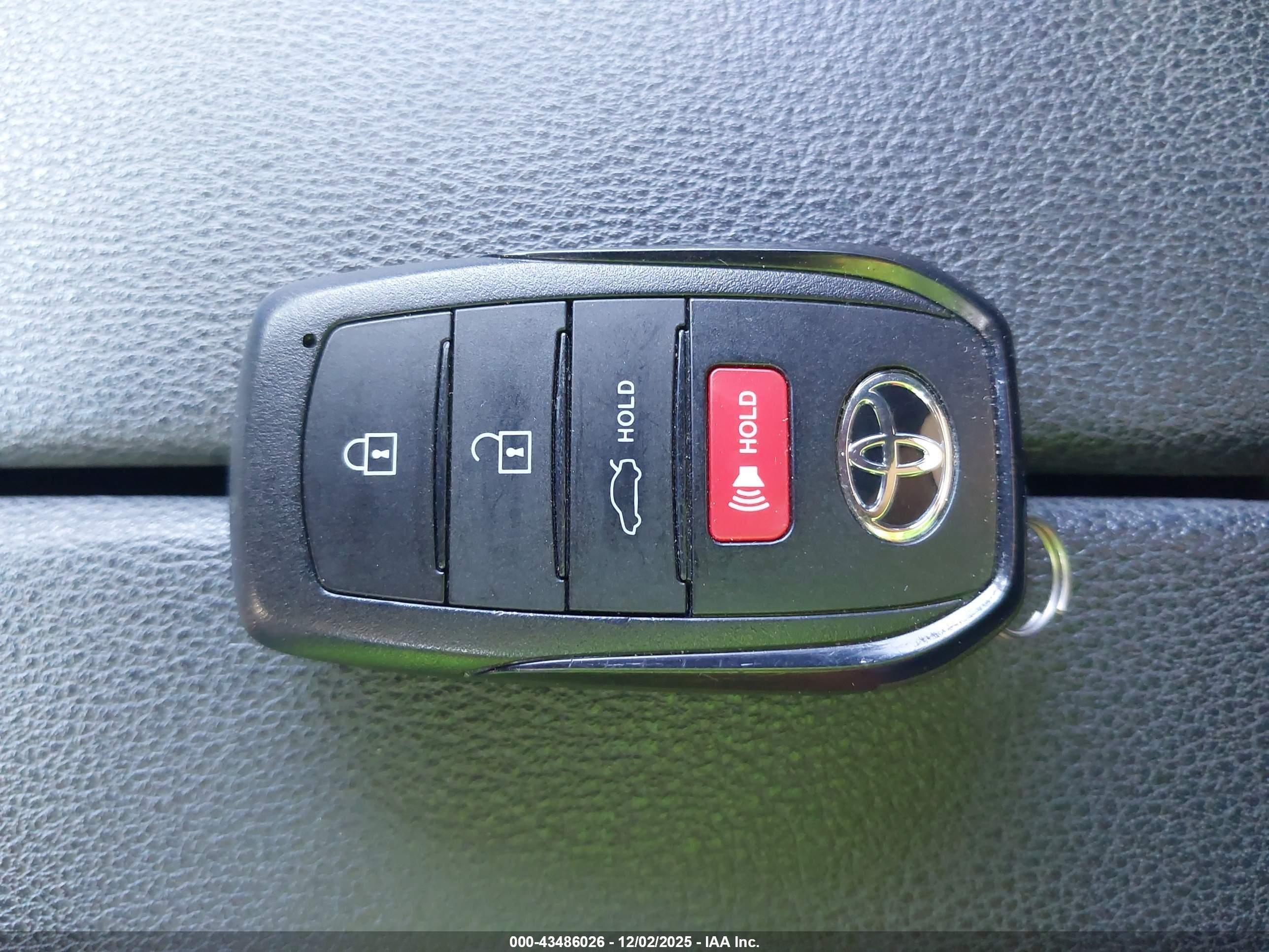 TOYOTA CROWN image 11