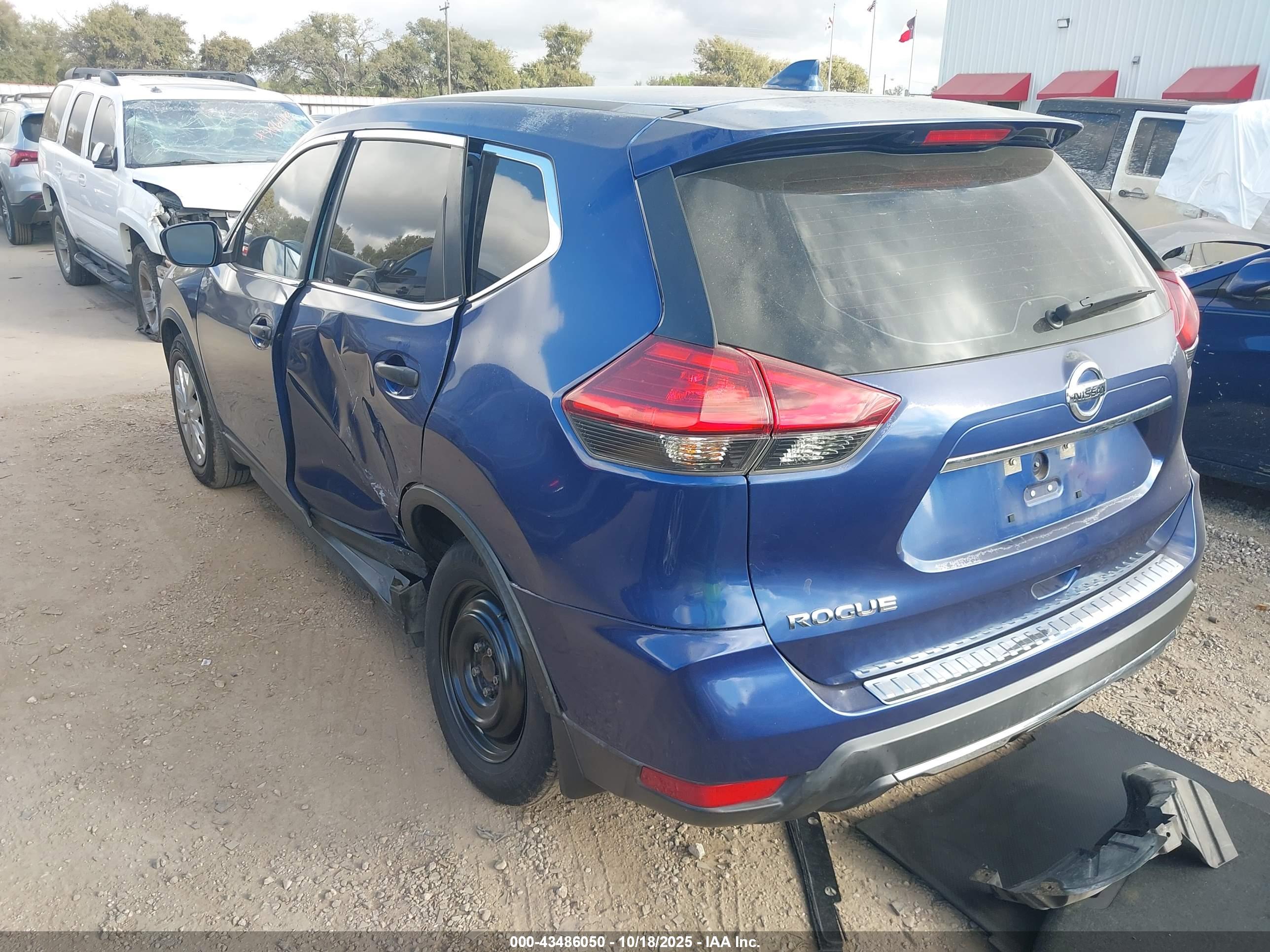NISSAN ROGUE image 3
