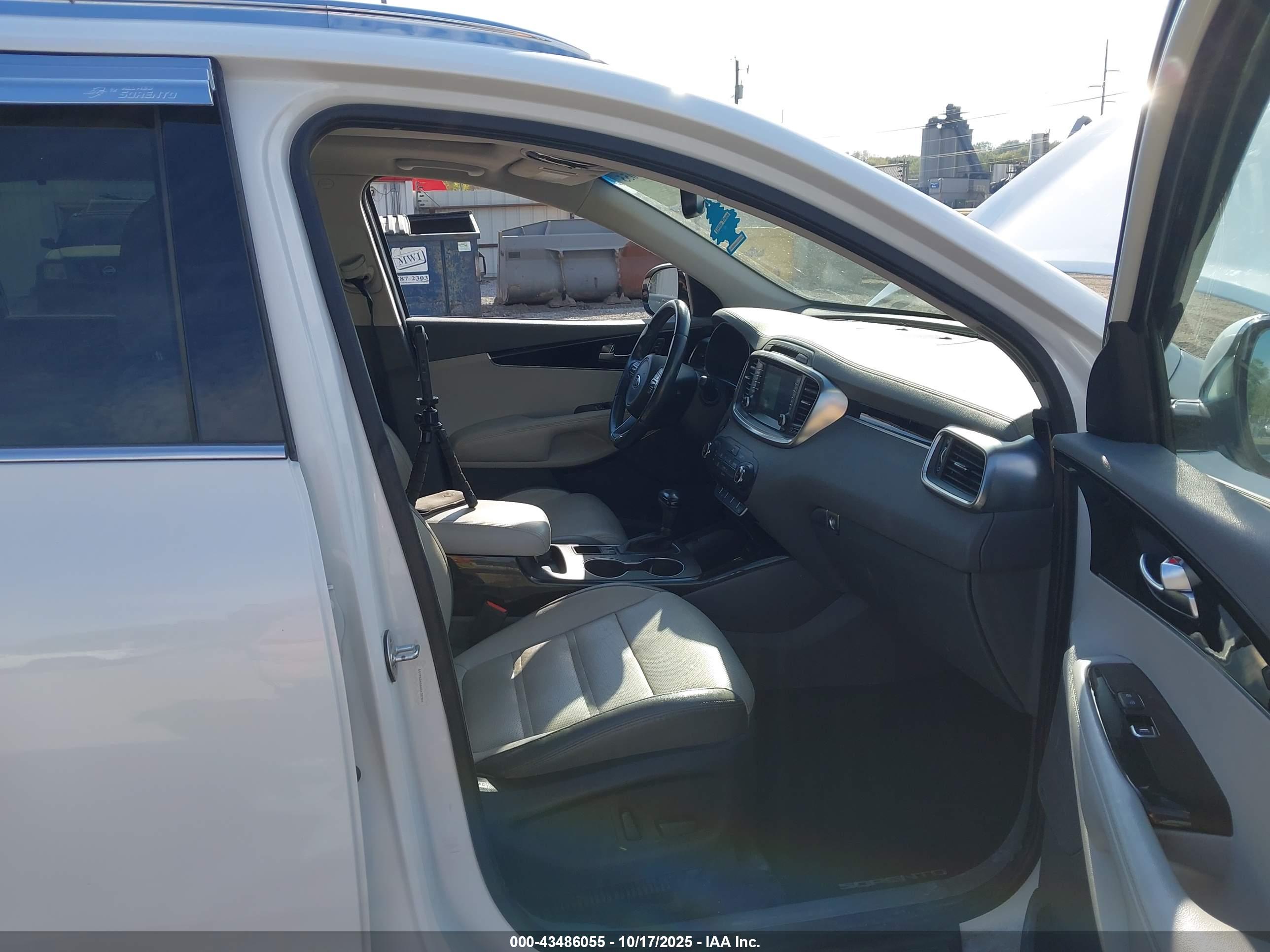 KIA SORENTO image 5