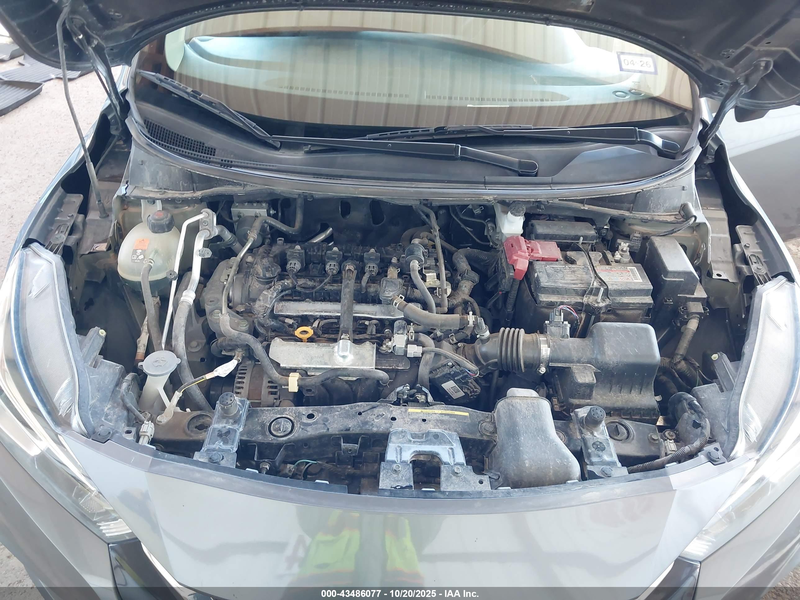 NISSAN VERSA image 10