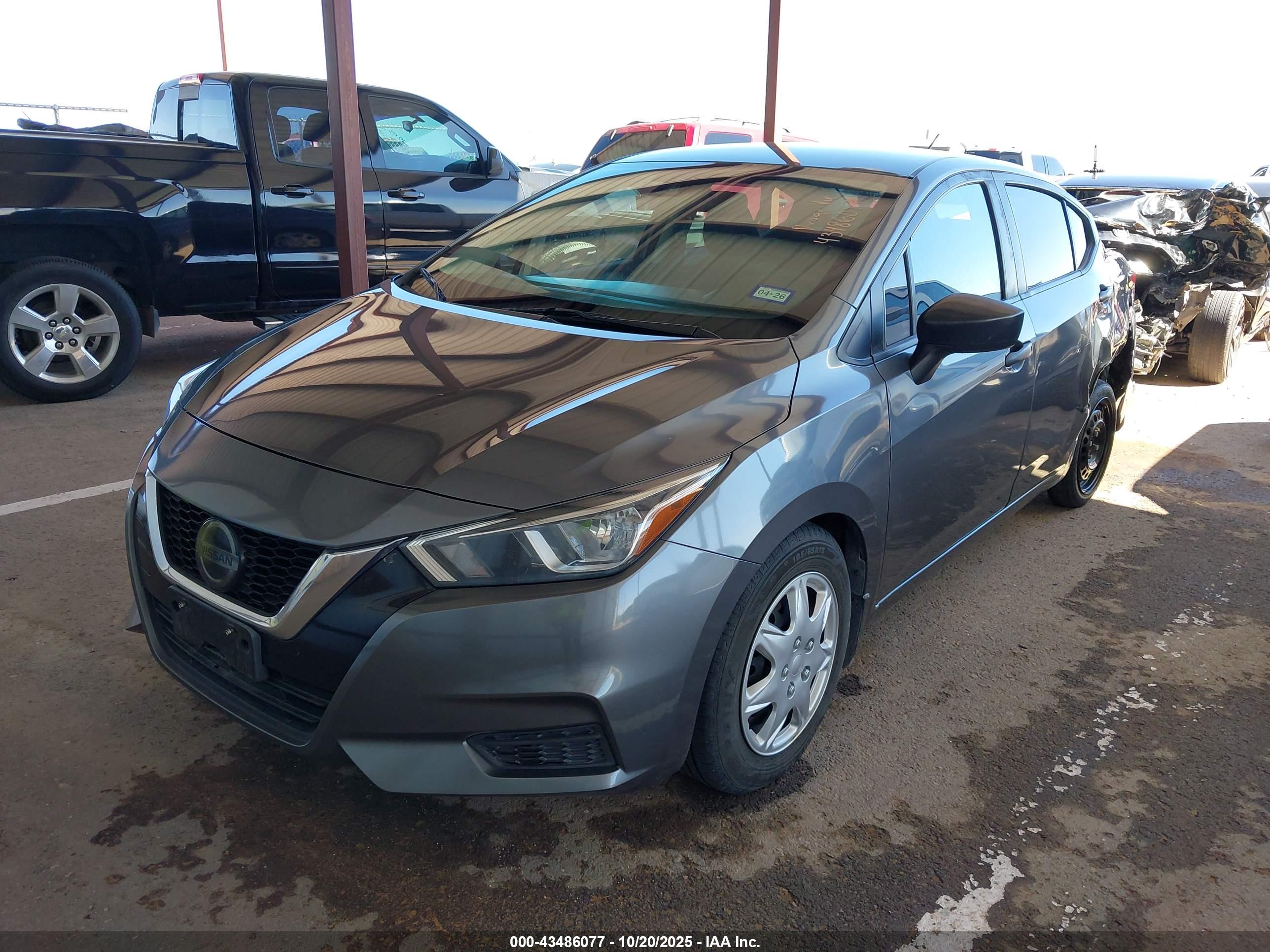NISSAN VERSA image 2