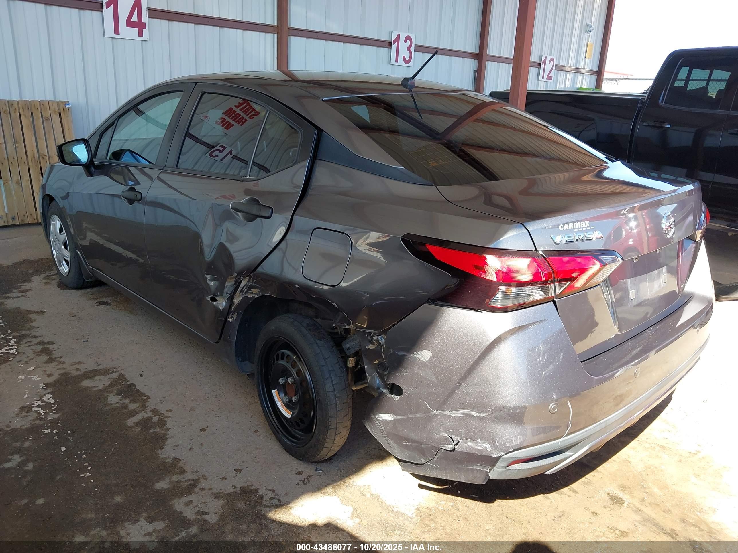 NISSAN VERSA image 3