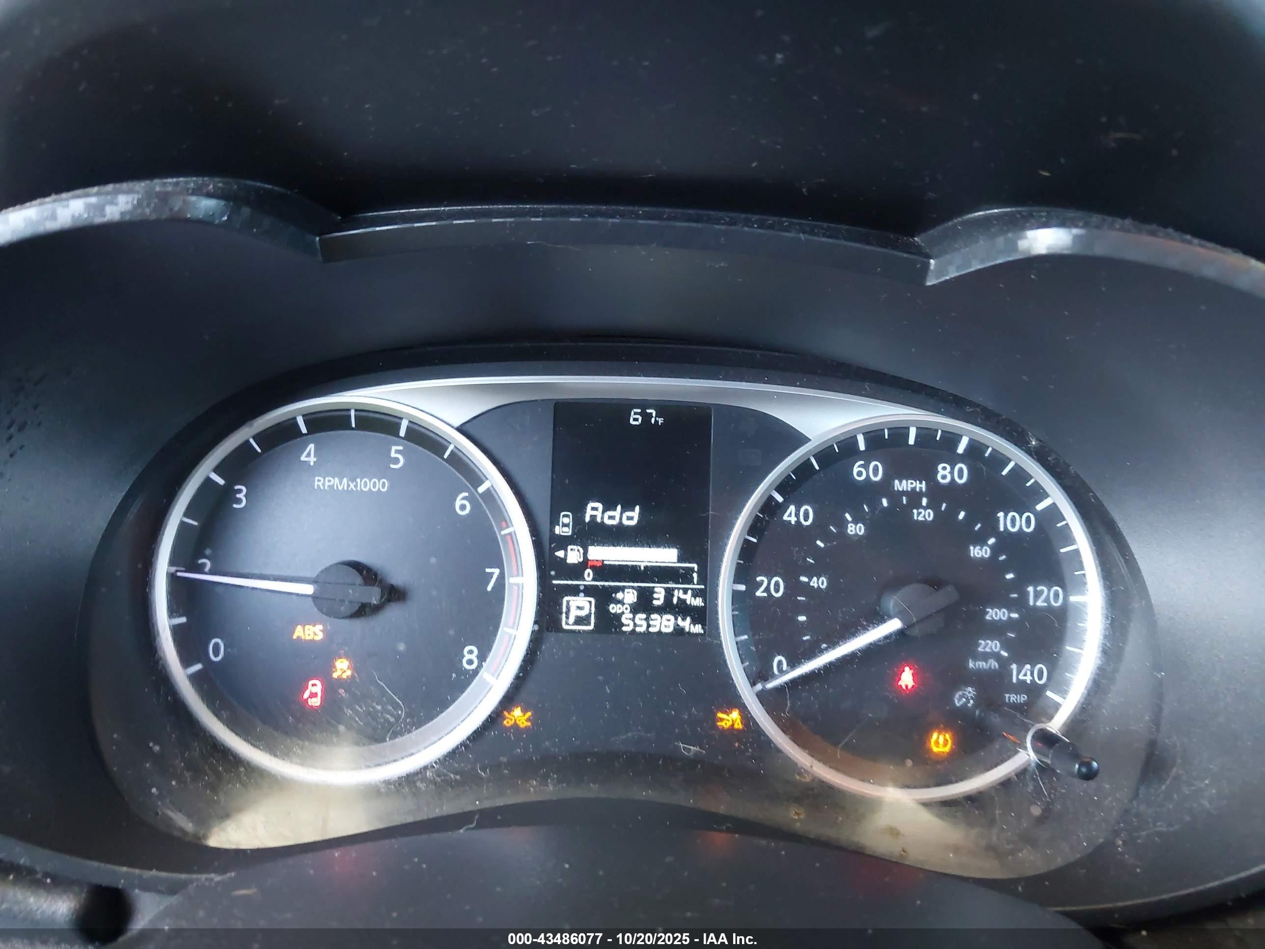 NISSAN VERSA image 7