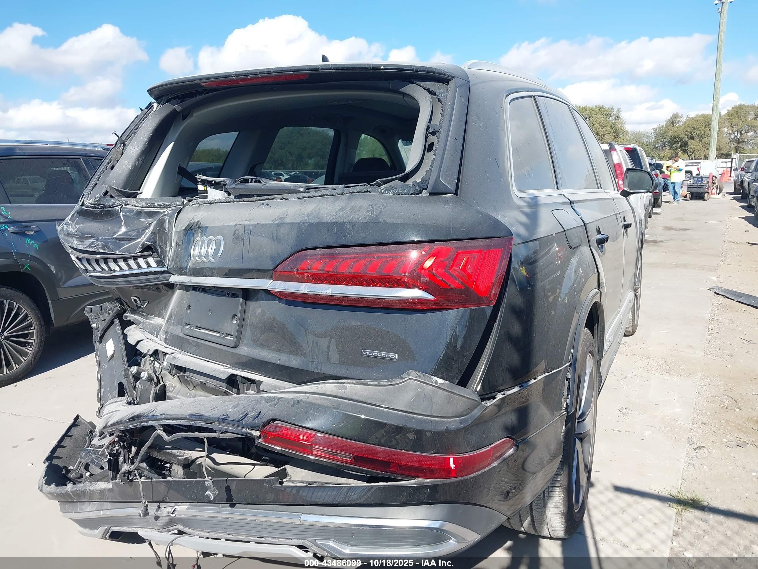 AUDI Q7 image 4