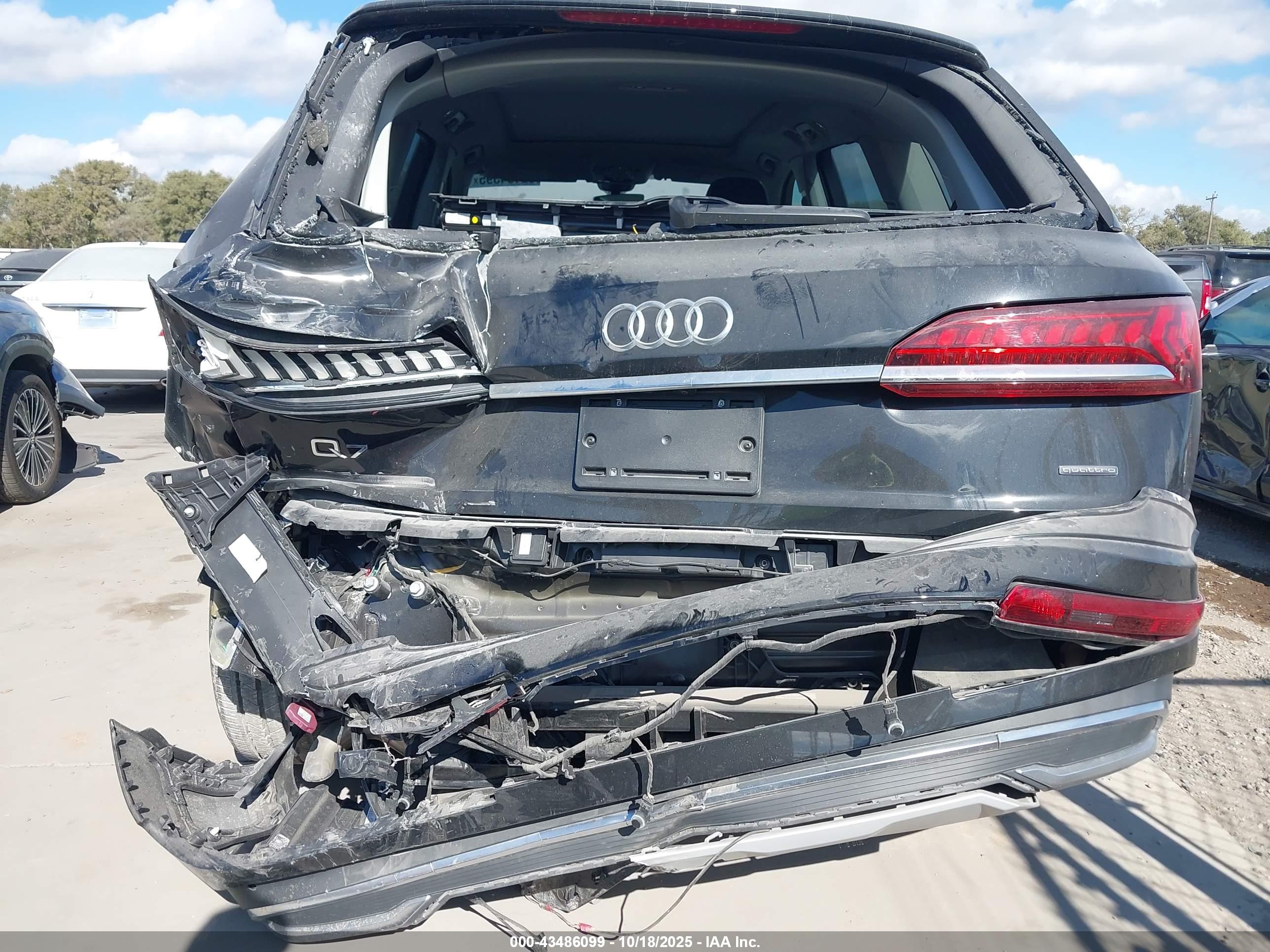 AUDI Q7 image 6