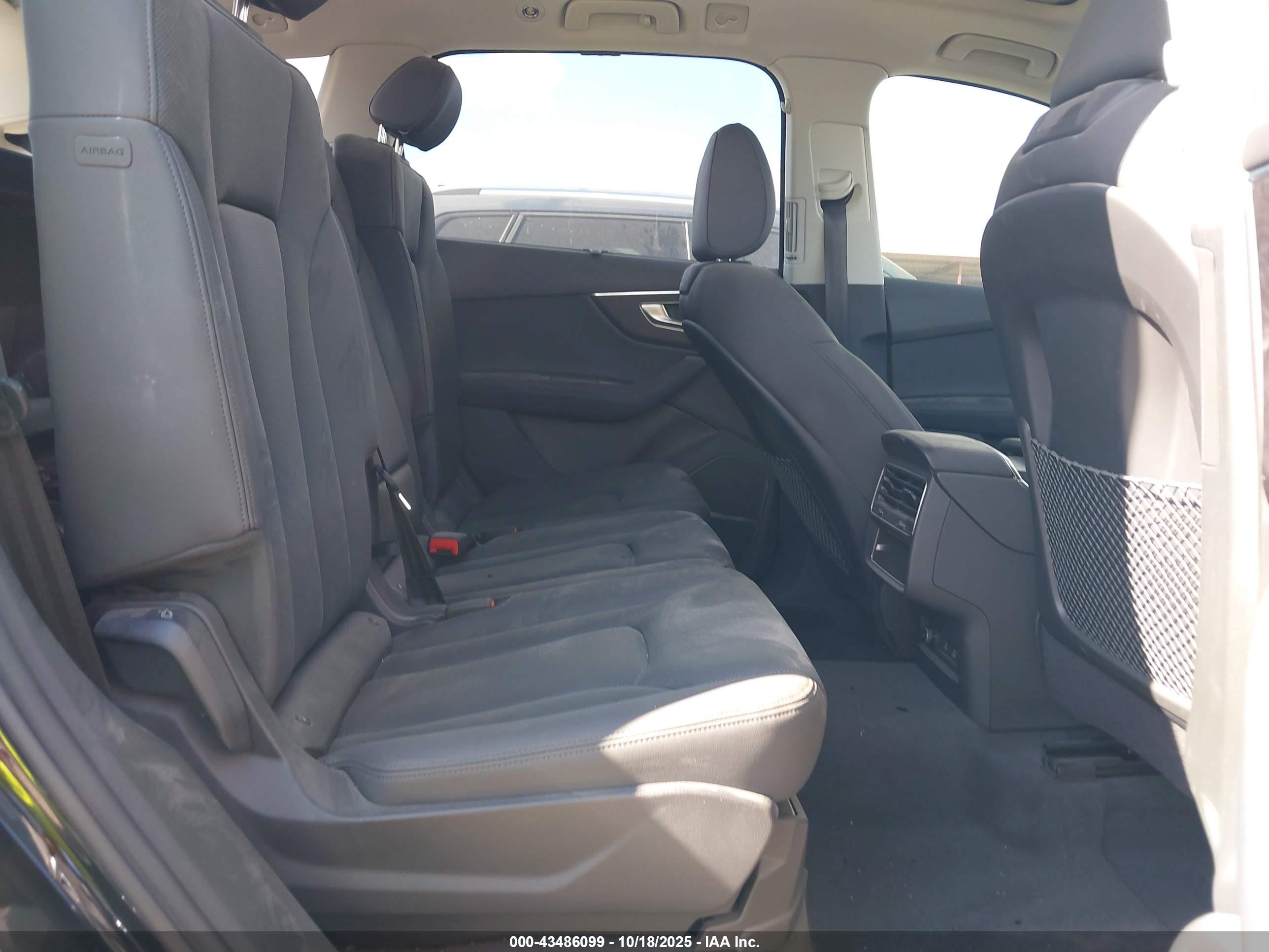 AUDI Q7 image 8