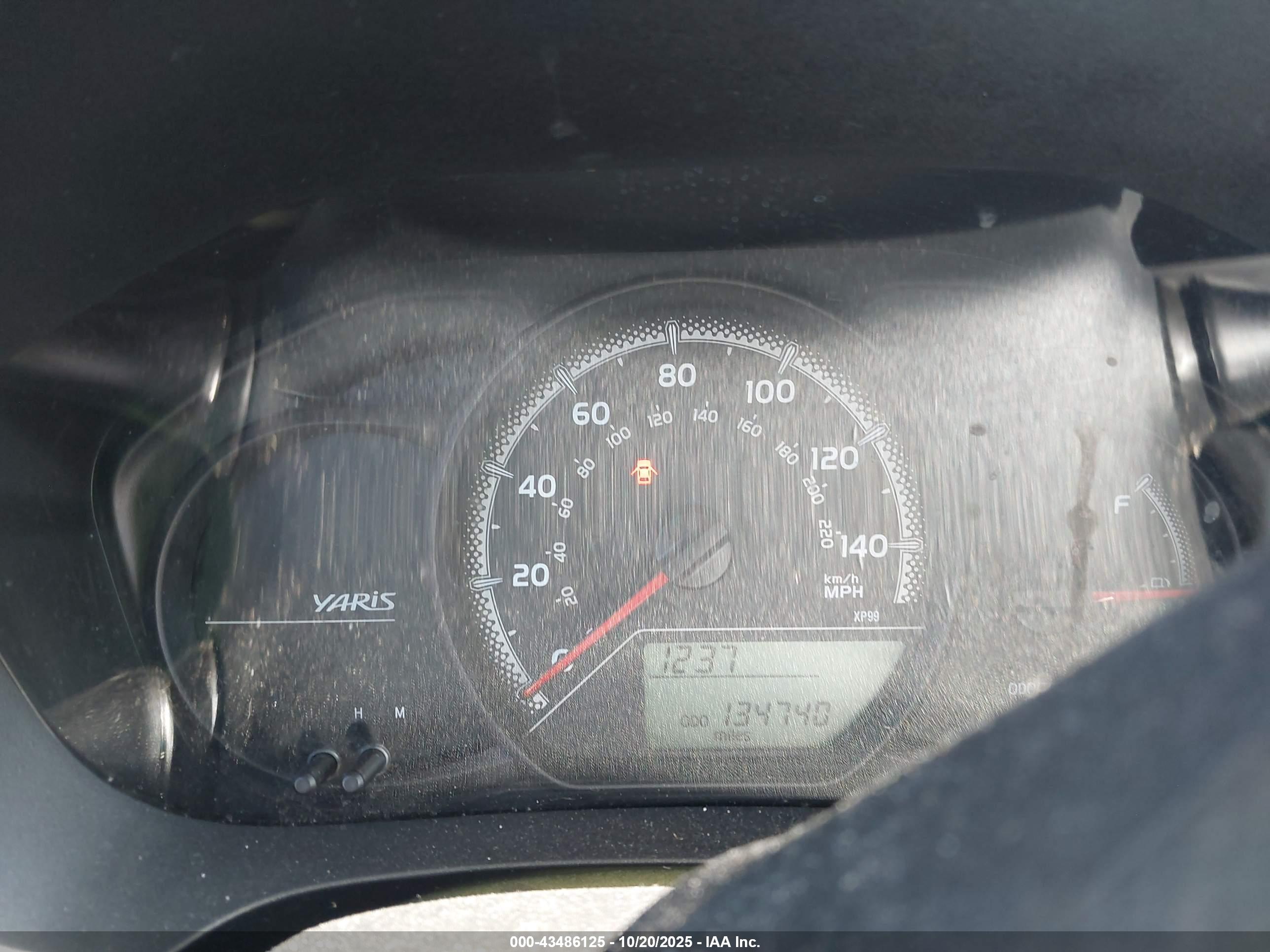 TOYOTA YARIS image 7