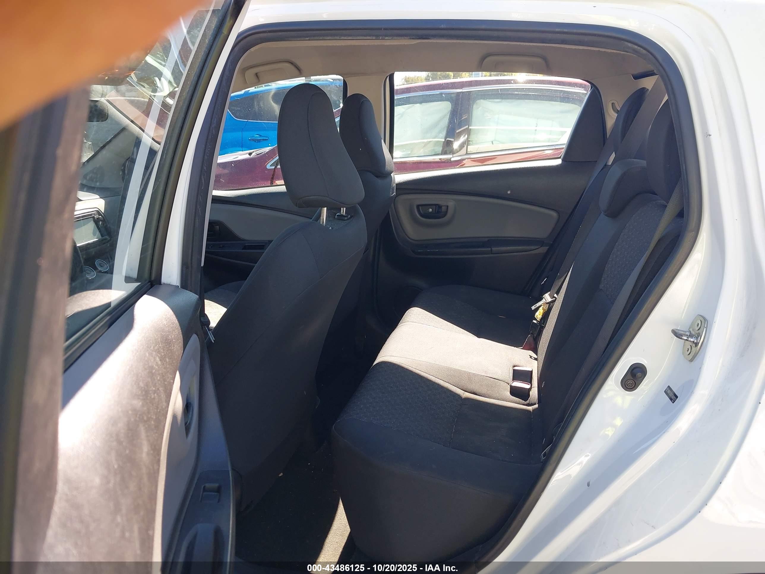 TOYOTA YARIS image 8