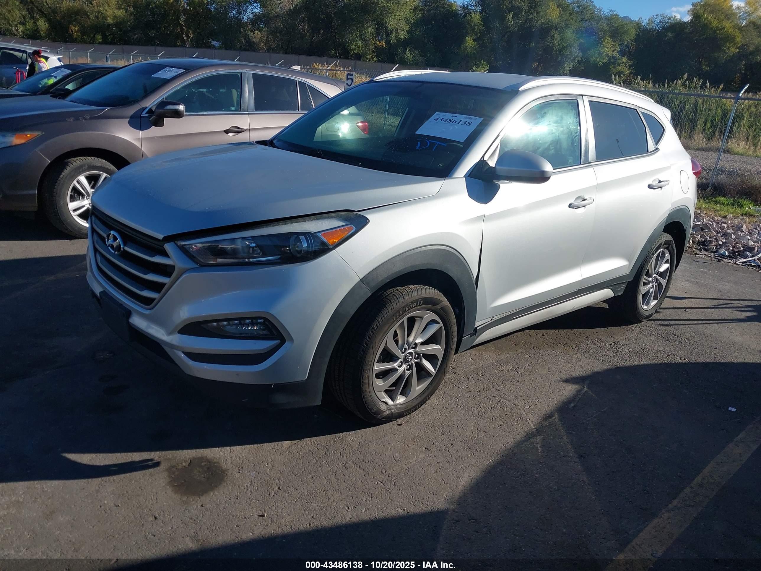 HYUNDAI TUCSON image 2