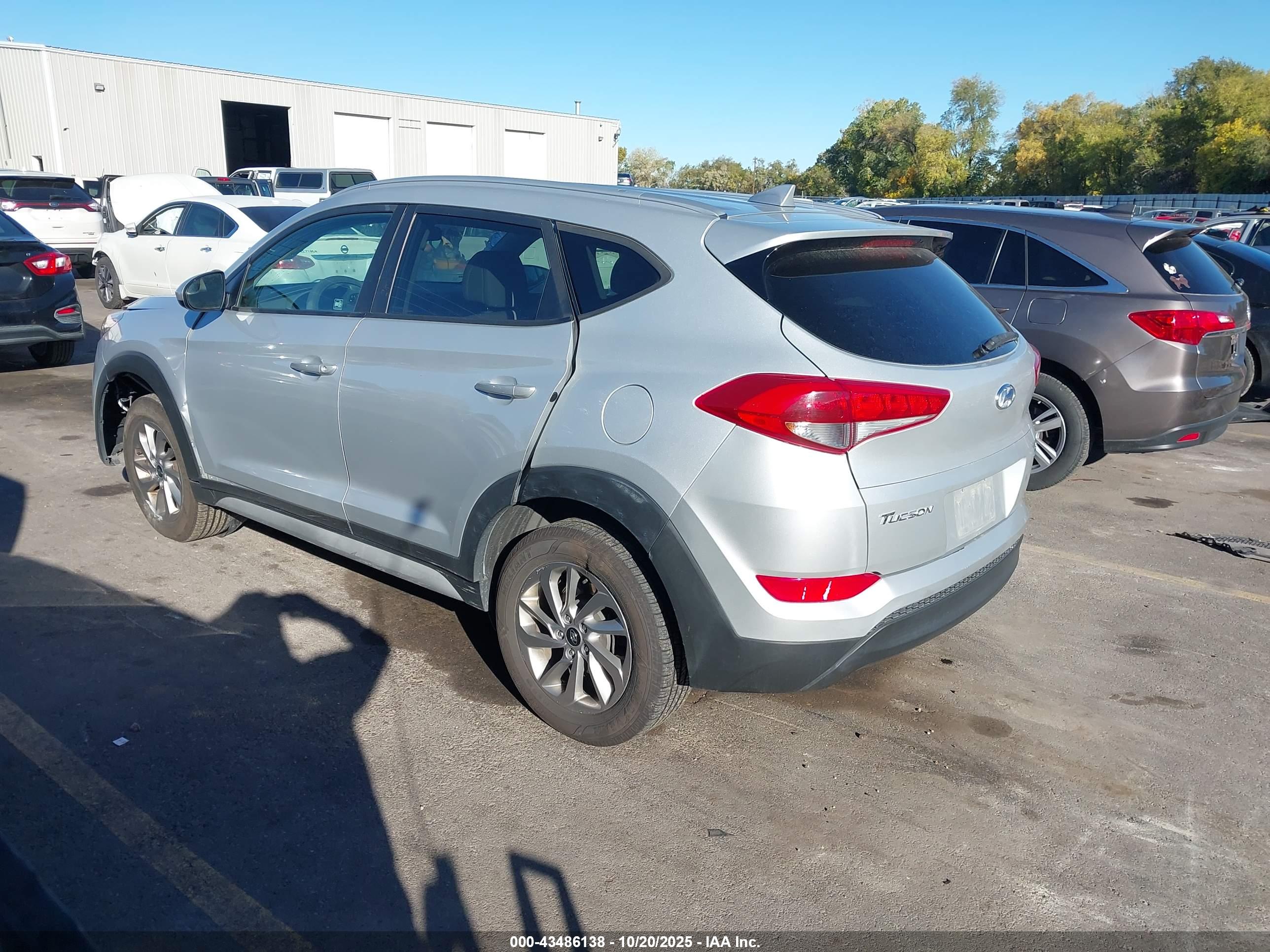 HYUNDAI TUCSON image 3