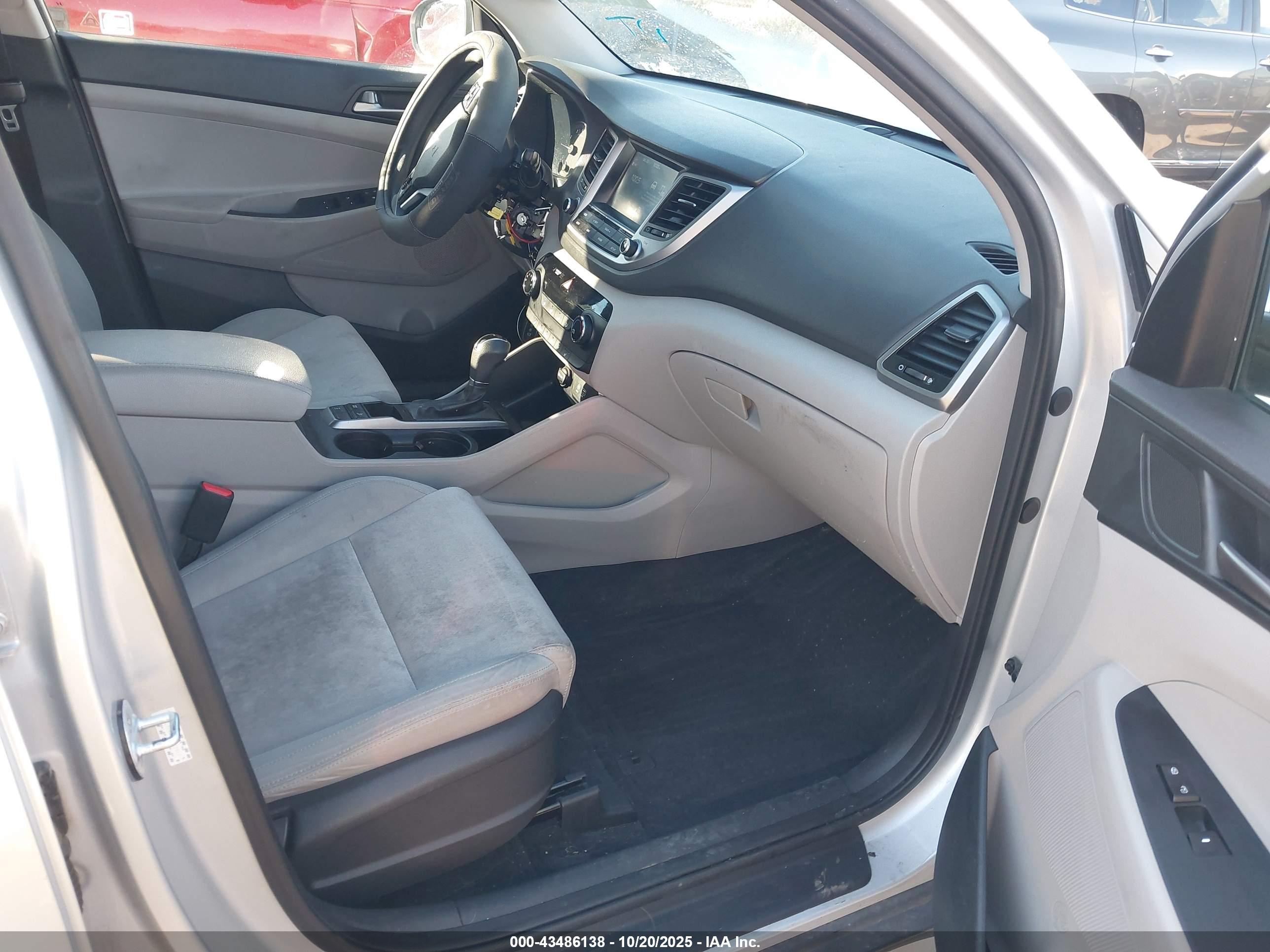 HYUNDAI TUCSON image 5