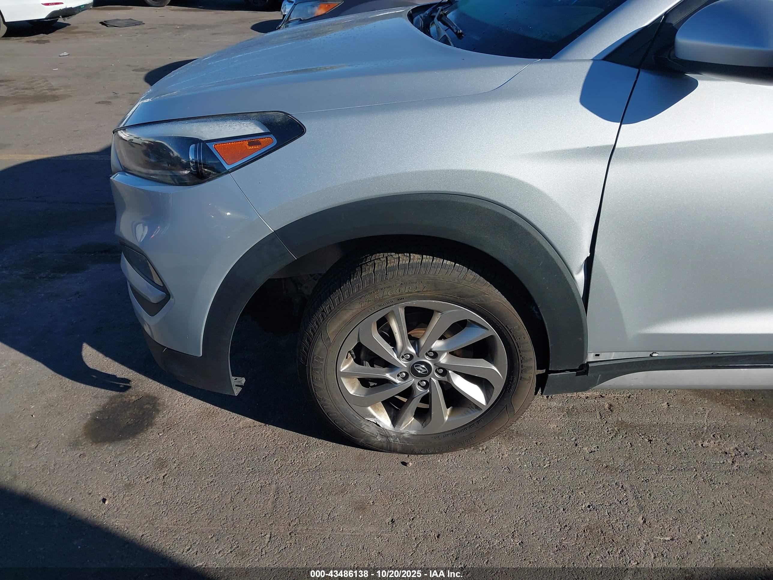 HYUNDAI TUCSON image 6