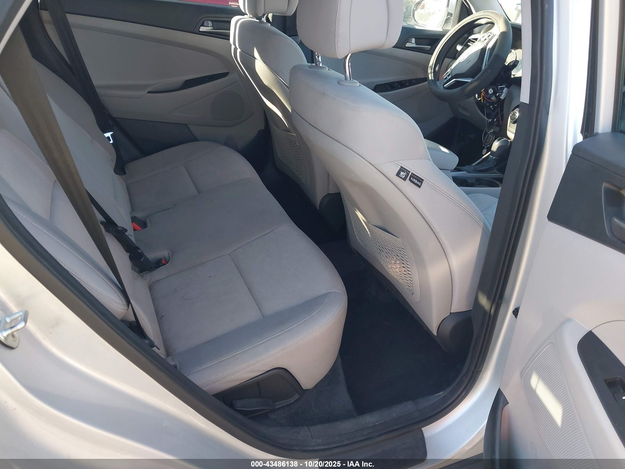HYUNDAI TUCSON image 8
