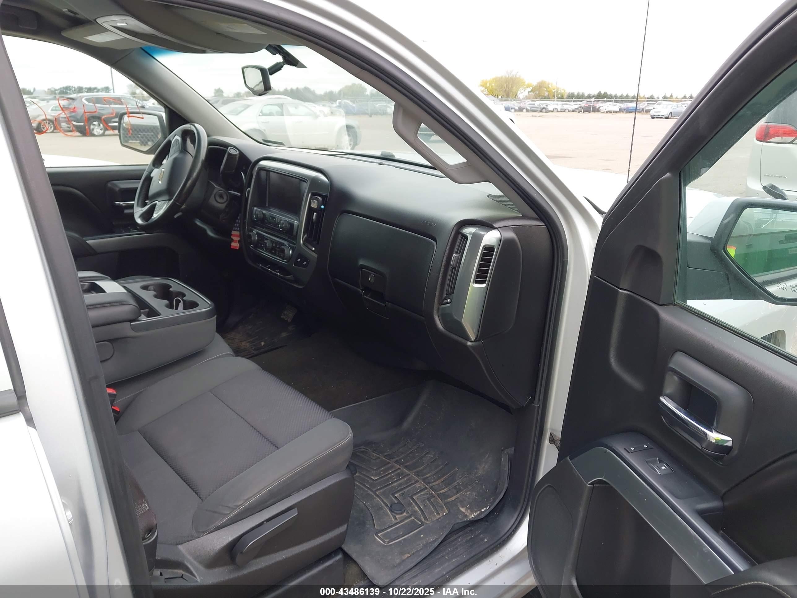 CHEVROLET SILVERADO image 5
