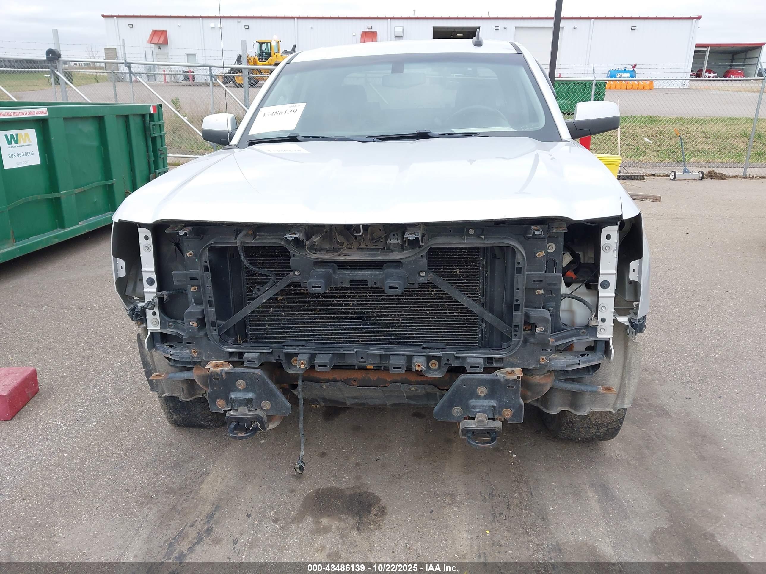 CHEVROLET SILVERADO image 6