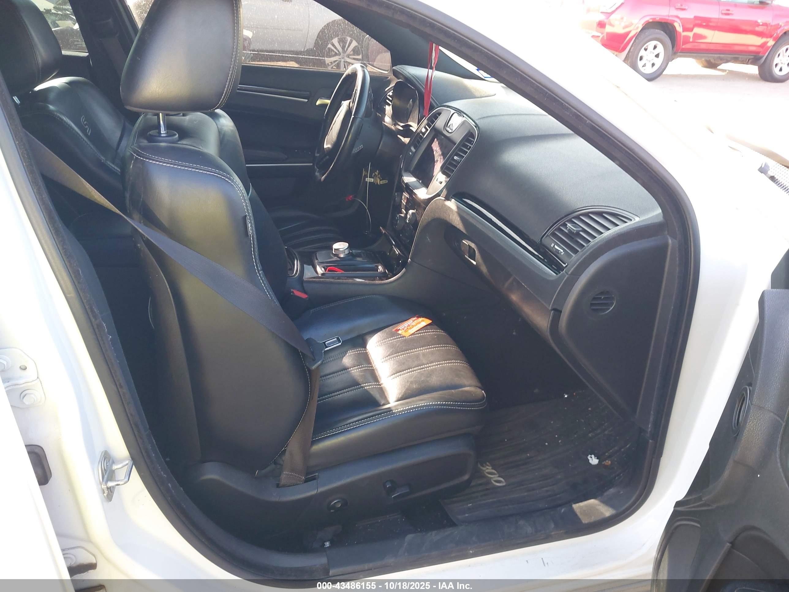 CHRYSLER 300 image 5