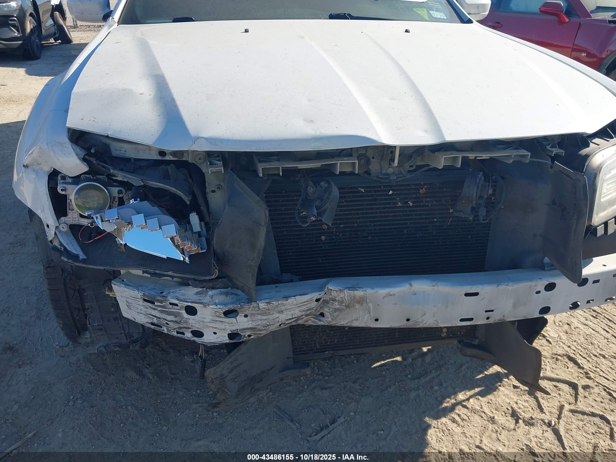 CHRYSLER 300 image 6