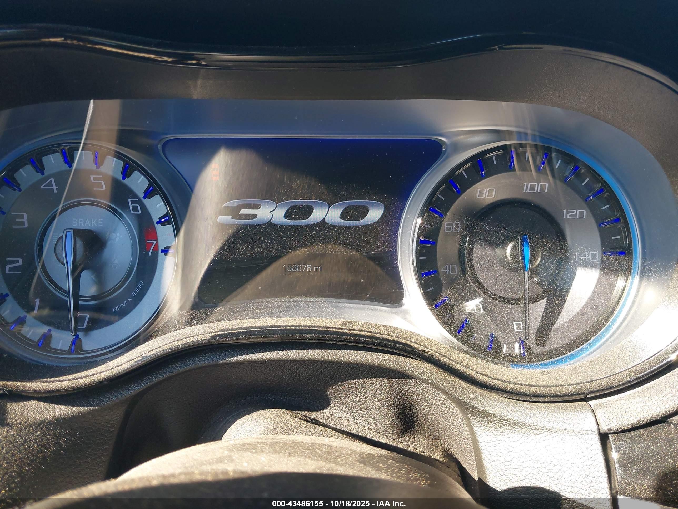 CHRYSLER 300 image 7