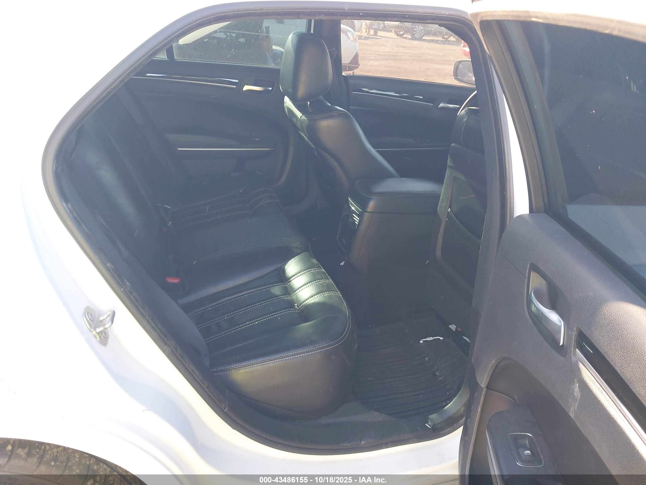 CHRYSLER 300 image 8