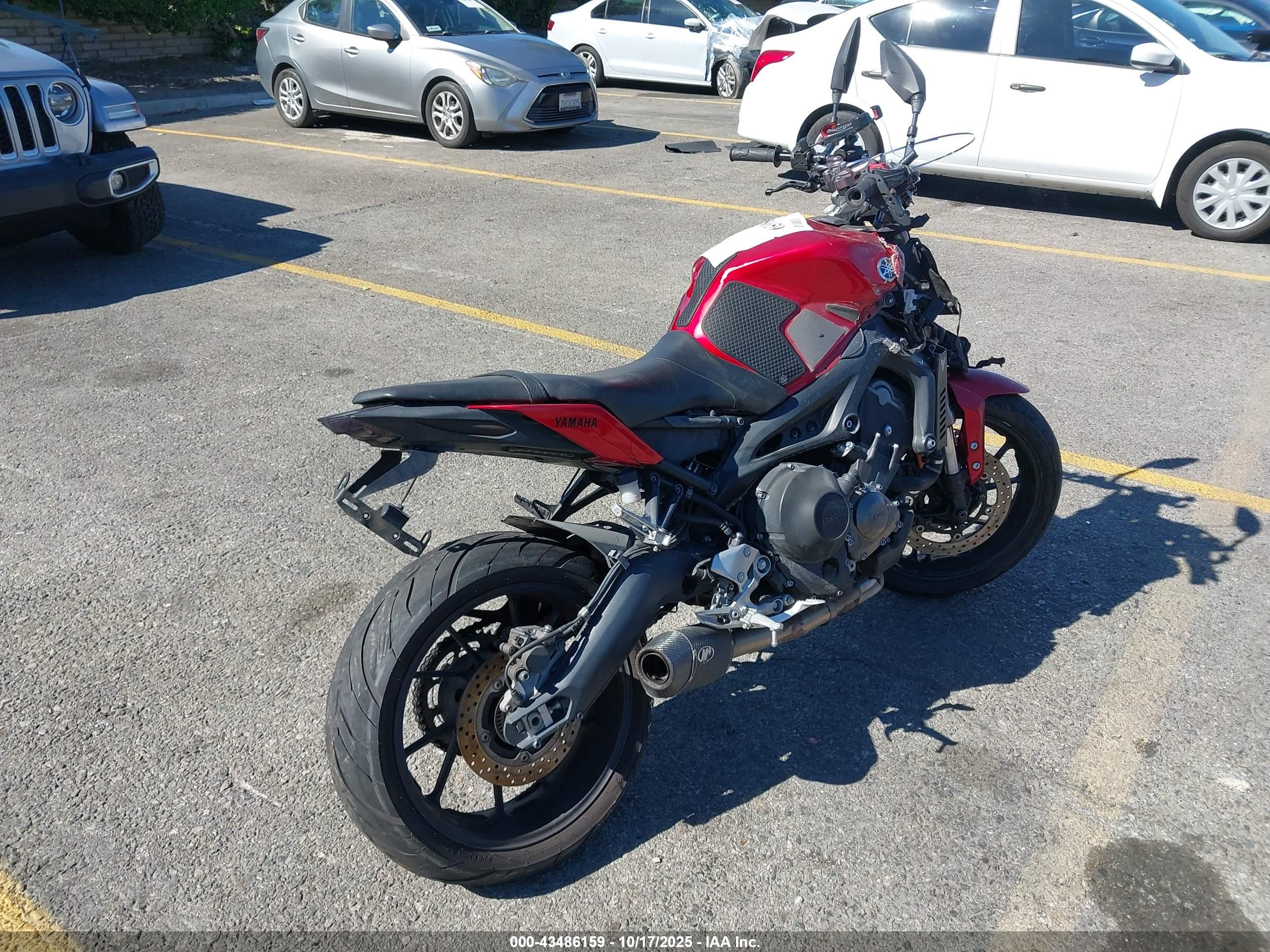 YAMAHA FZ09 image 4