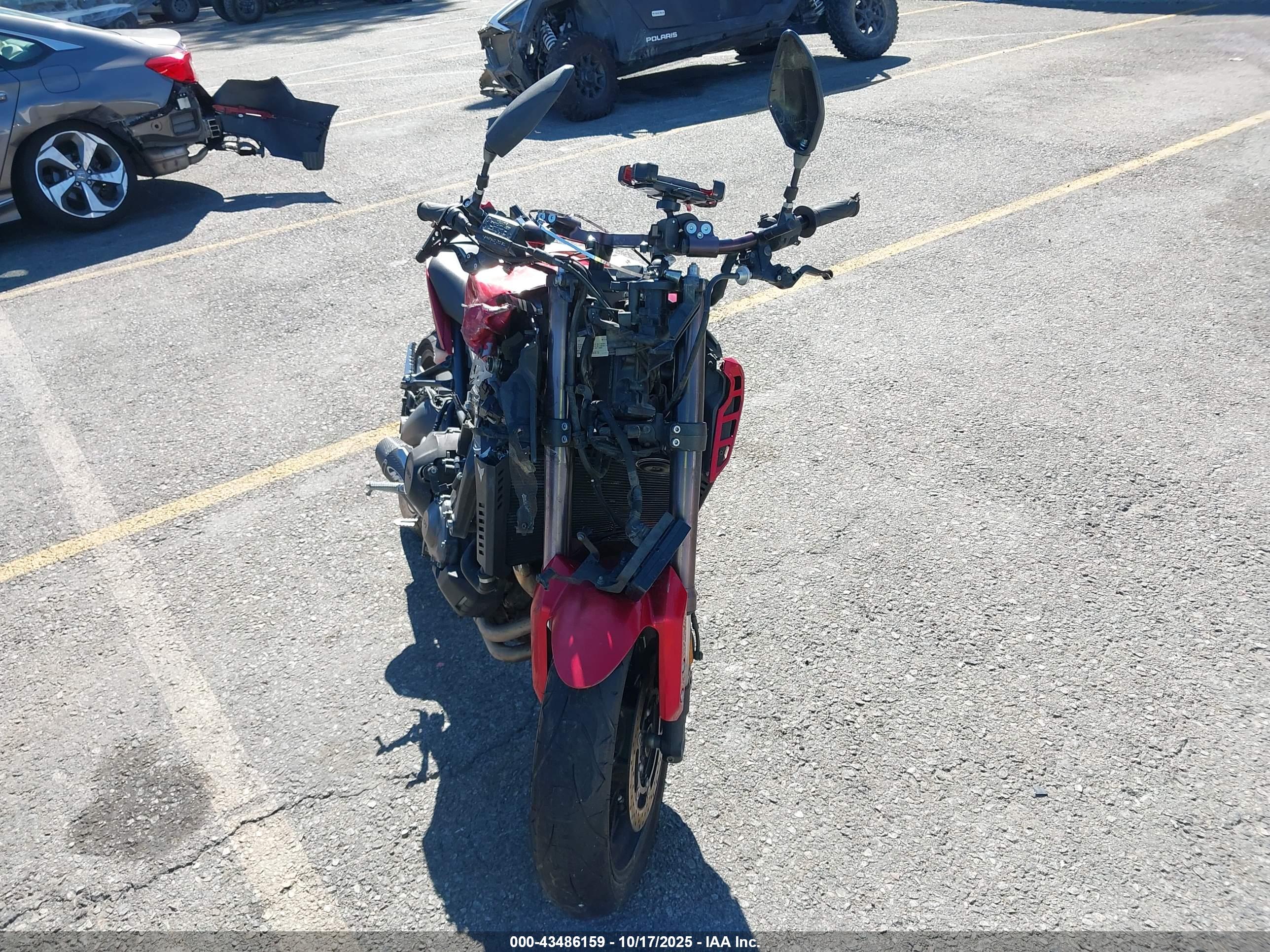 YAMAHA FZ09 image 5