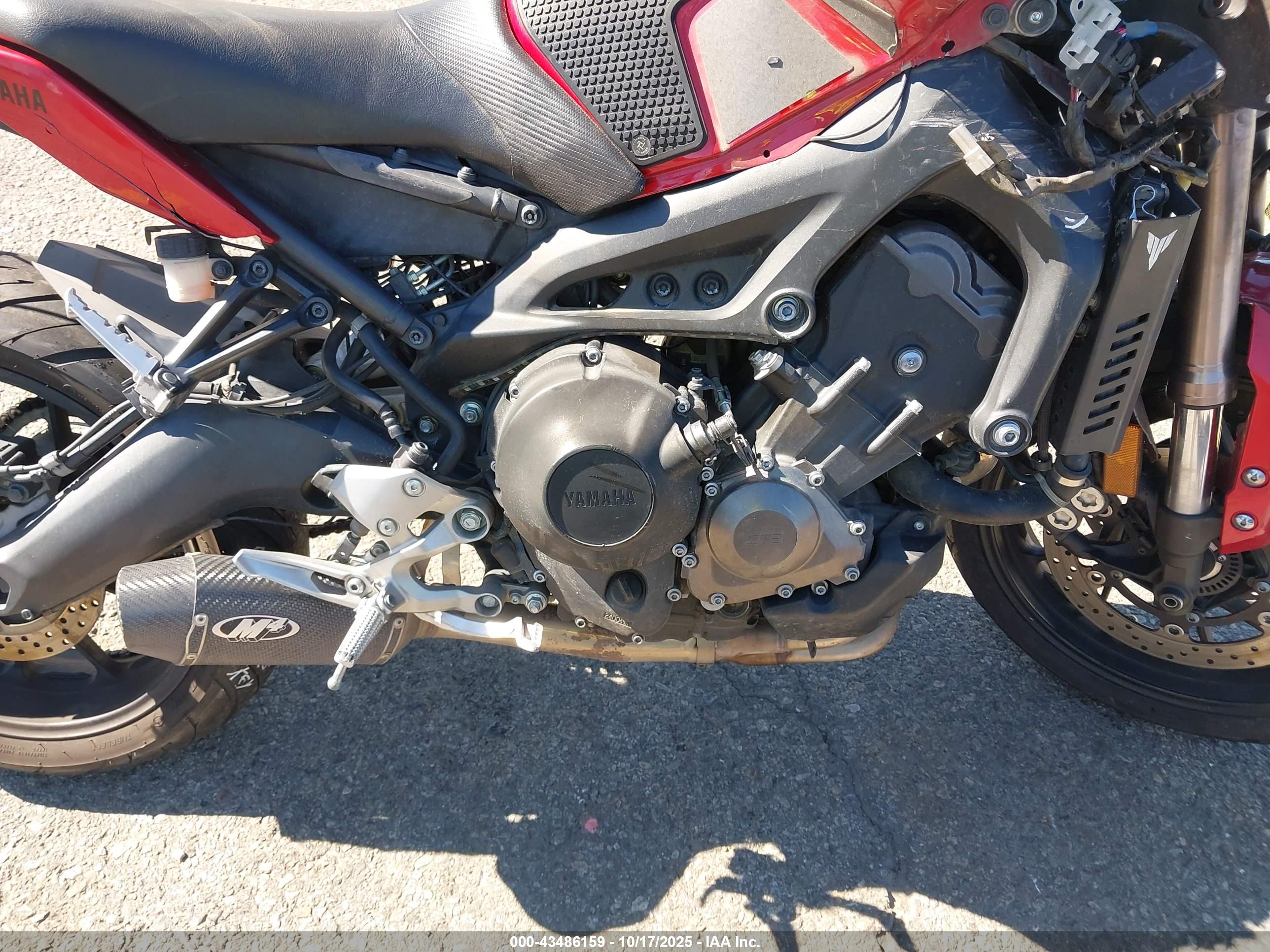YAMAHA FZ09 image 8
