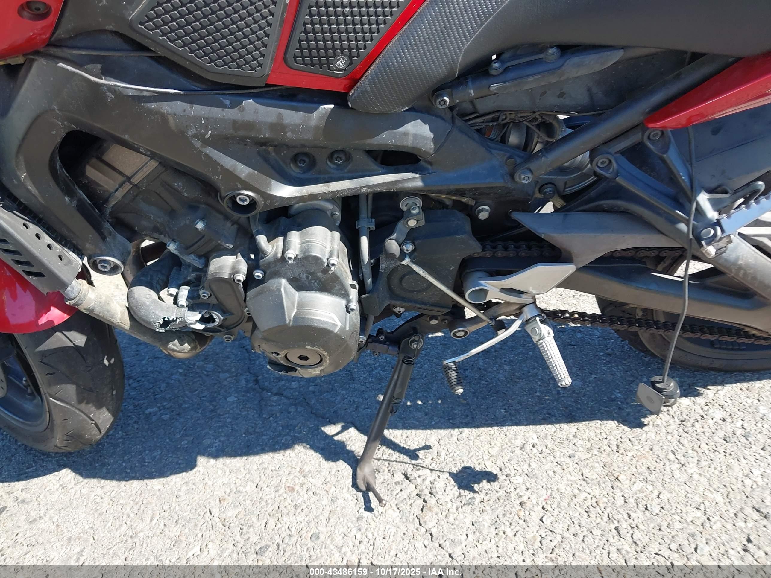 YAMAHA FZ09 image 9