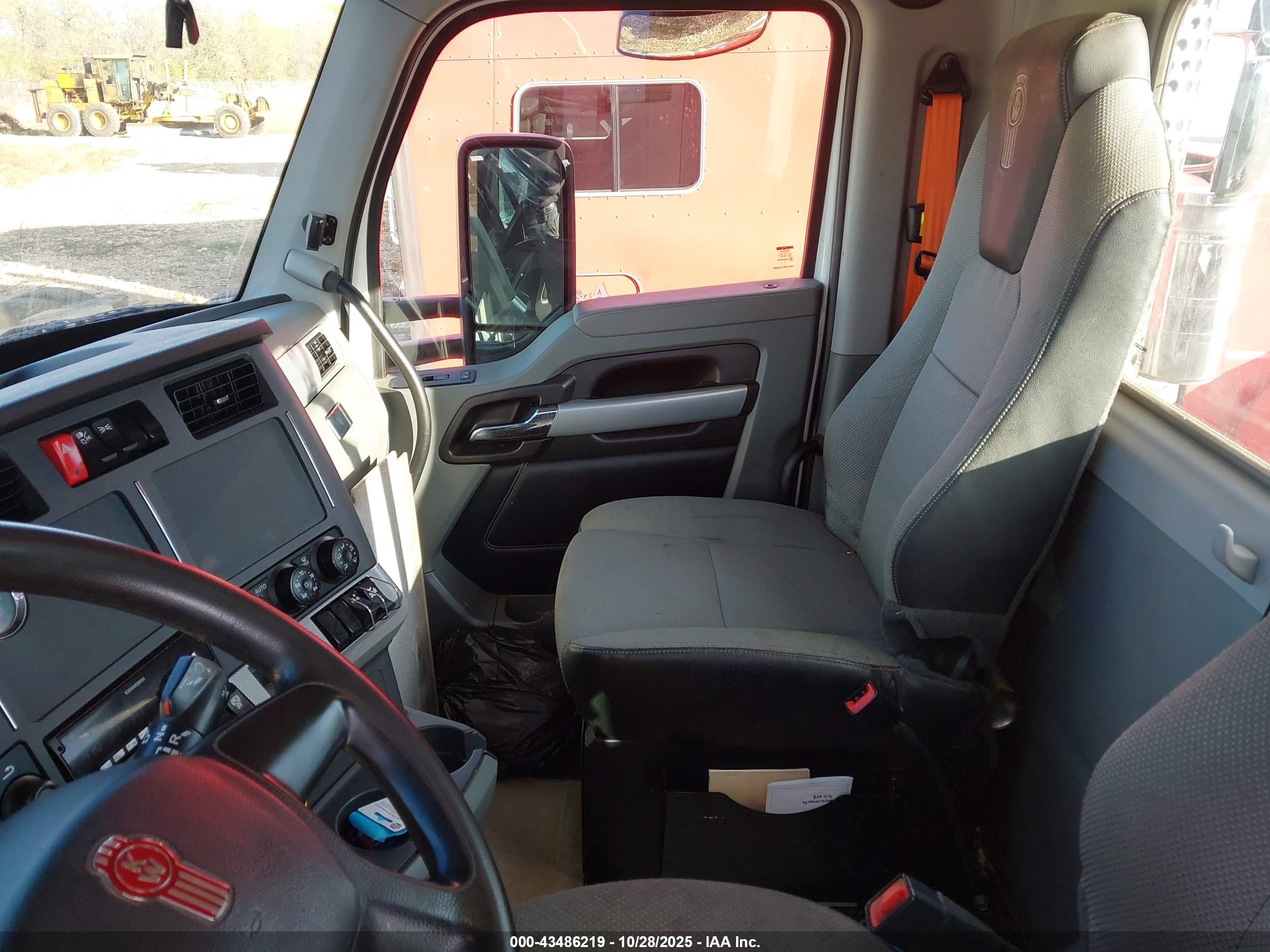 KENWORTH T680 image 8