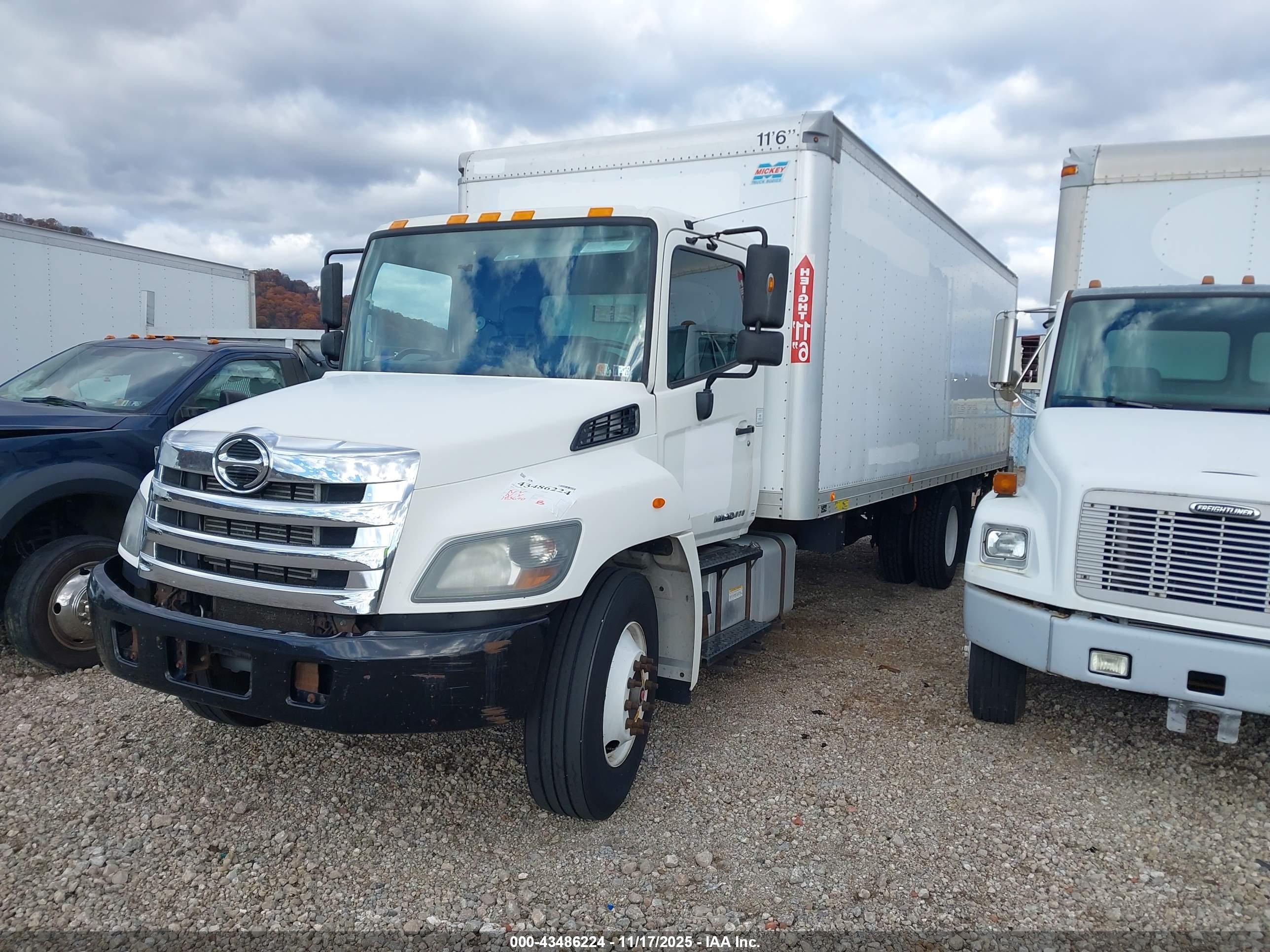 HINO 258/268 image 2