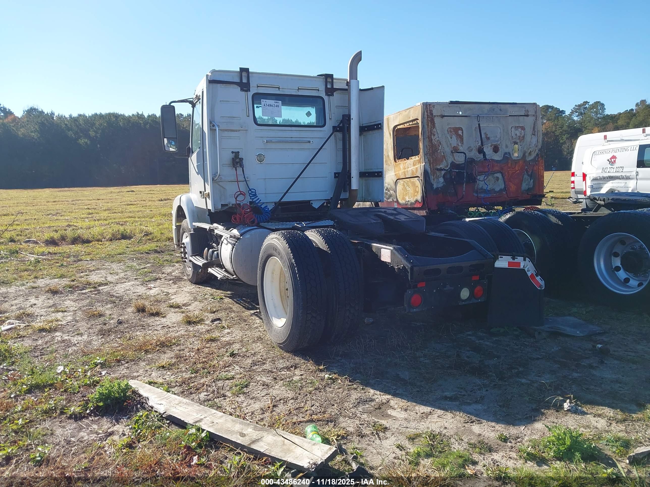 VOLVO VN image 3