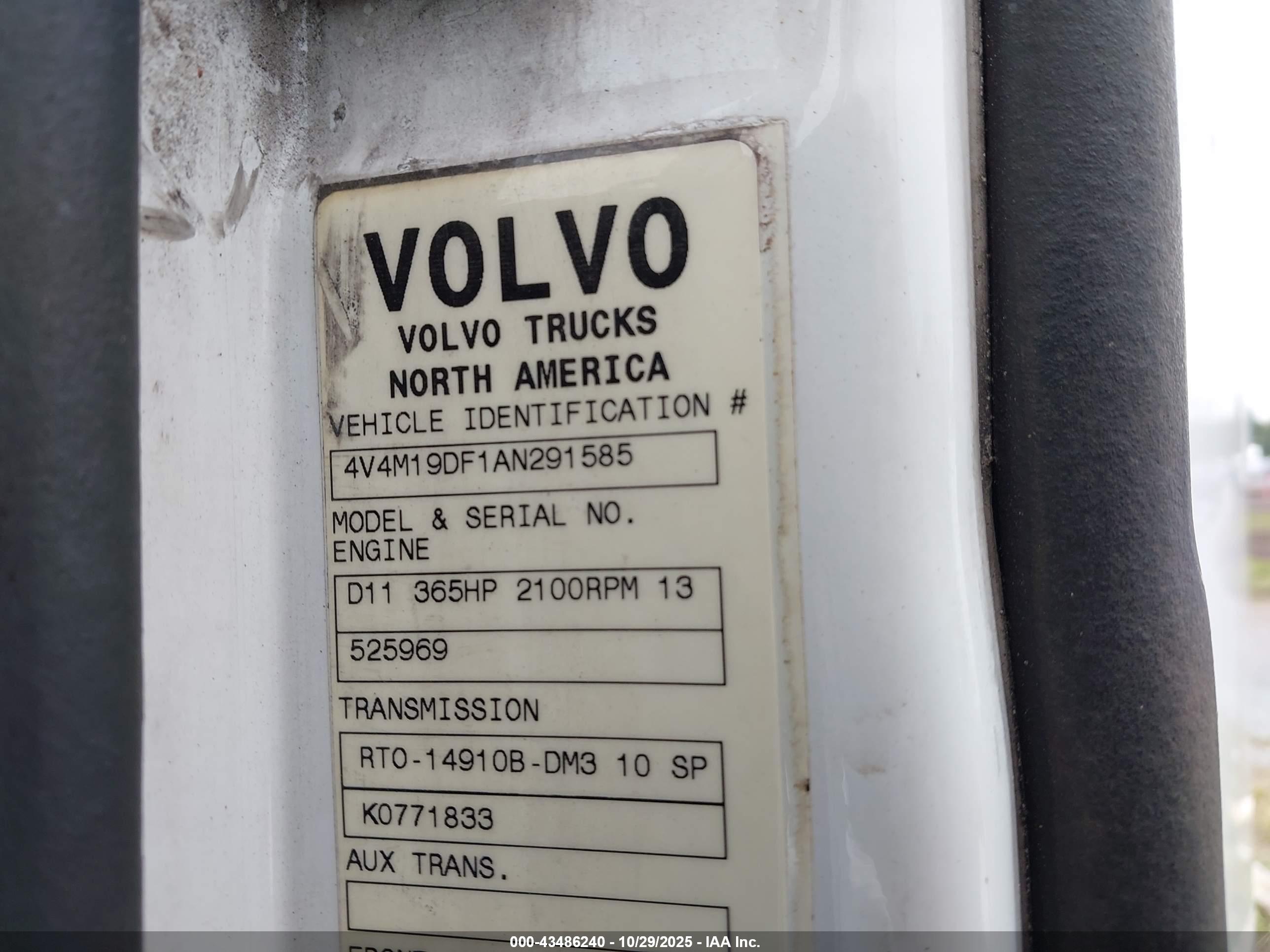 VOLVO VN image 9