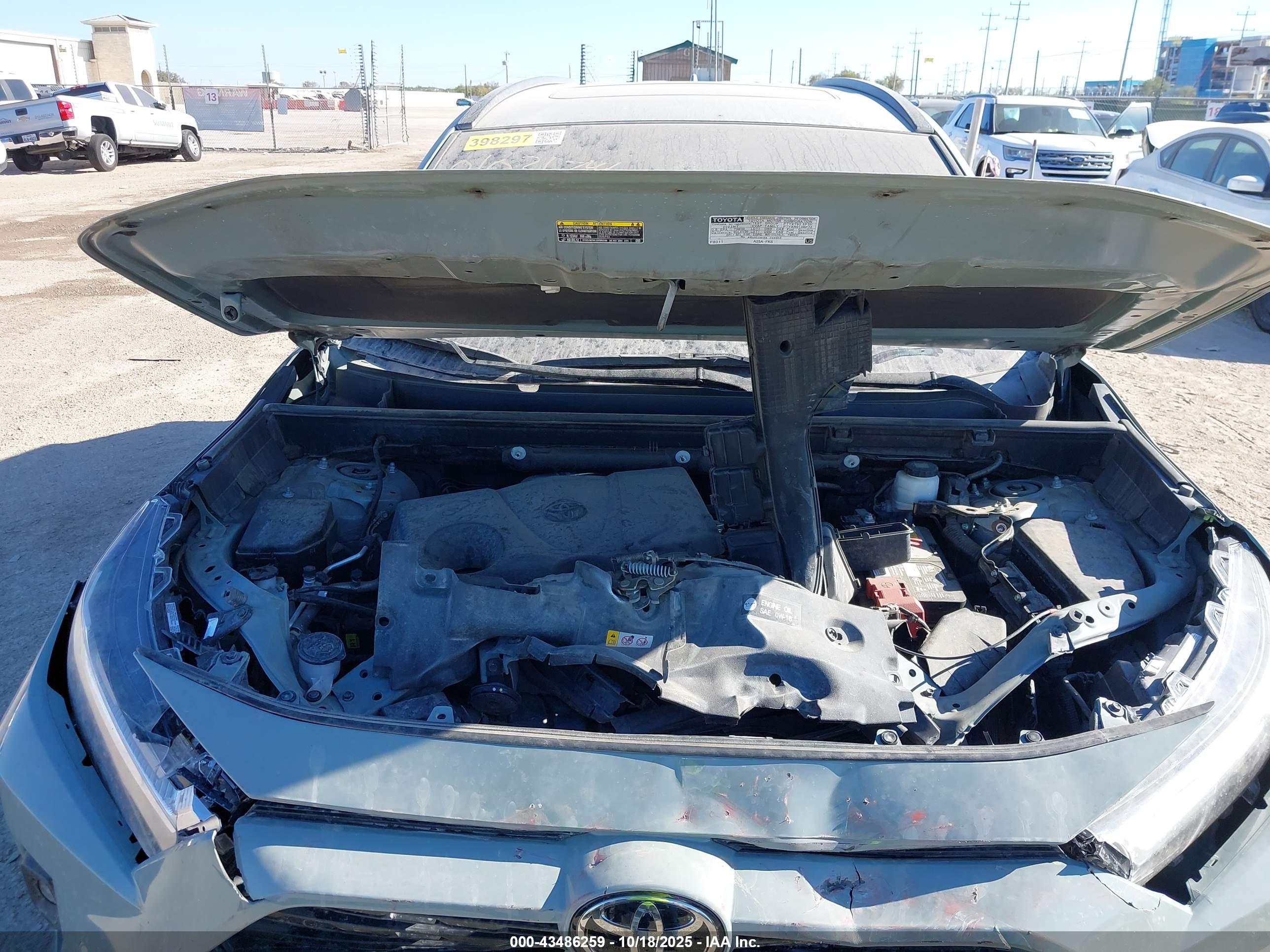 TOYOTA RAV4 image 10