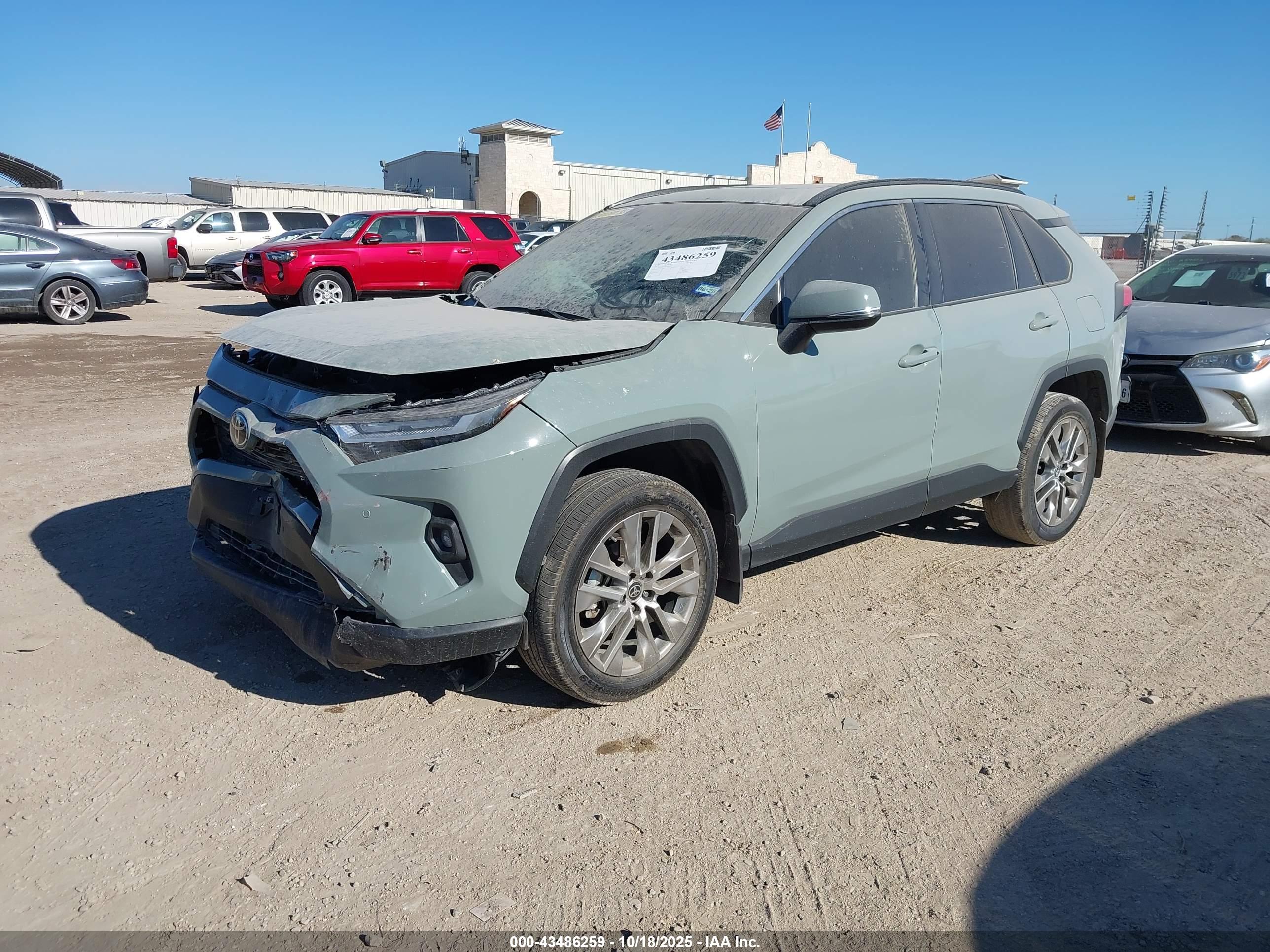 TOYOTA RAV4 image 2