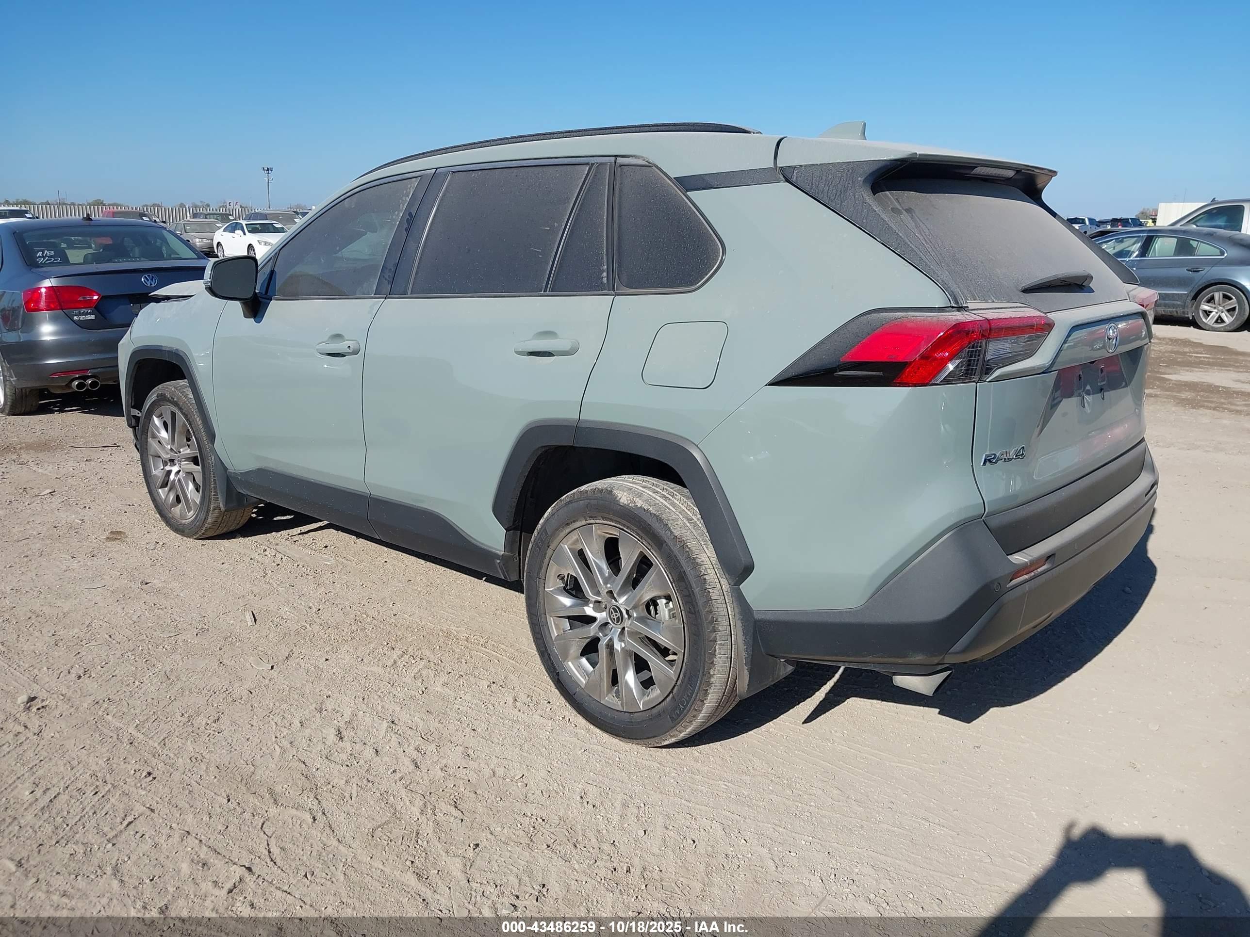 TOYOTA RAV4 image 3