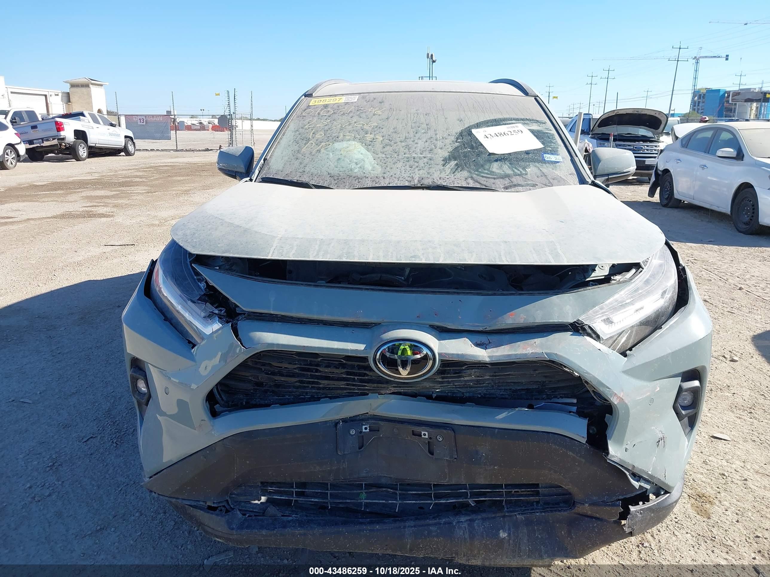 TOYOTA RAV4 image 6